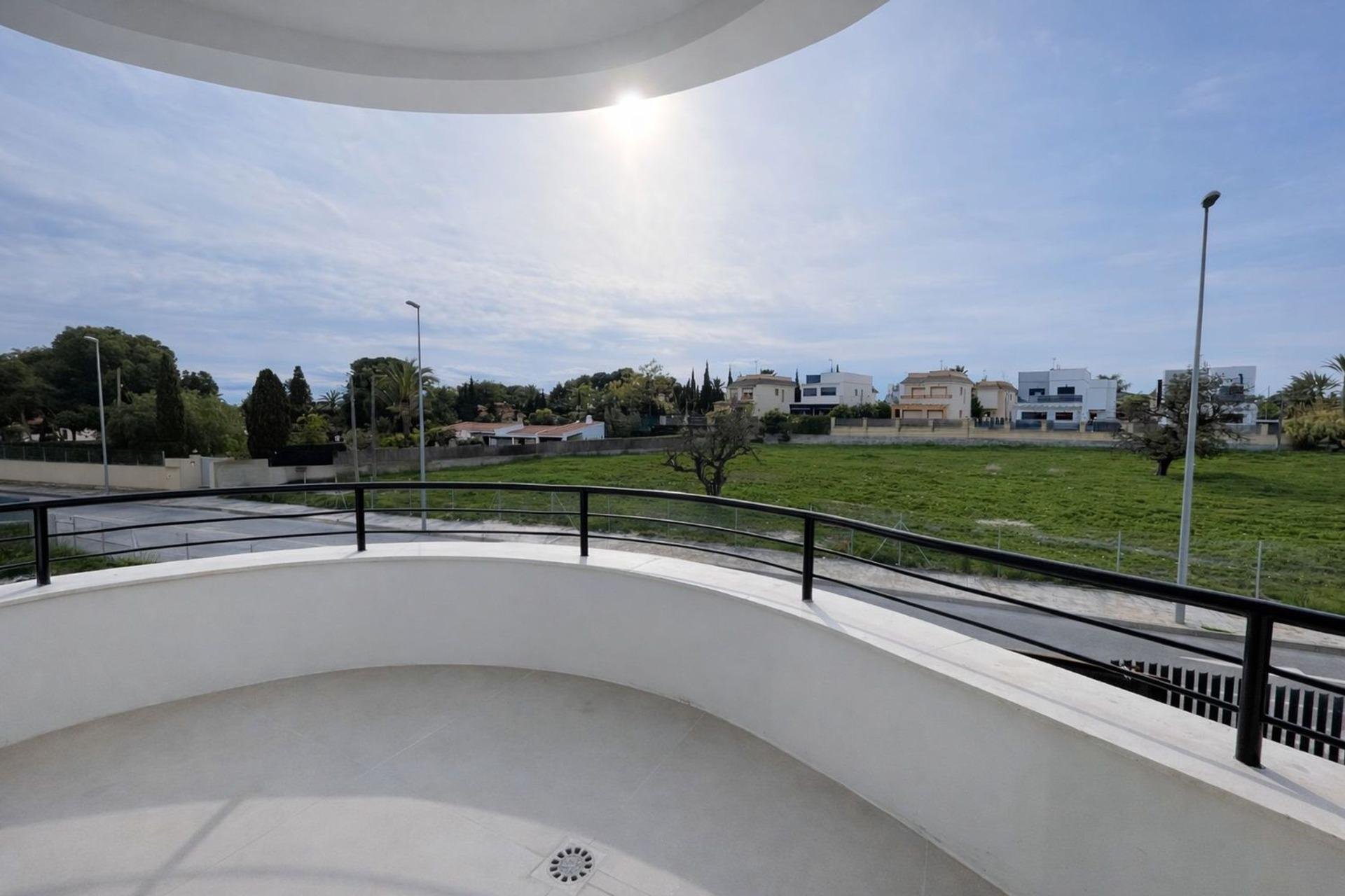 Villa i La Font, Alicante, Spanien 4 sovrum, 500 kvm. Nr. 165595