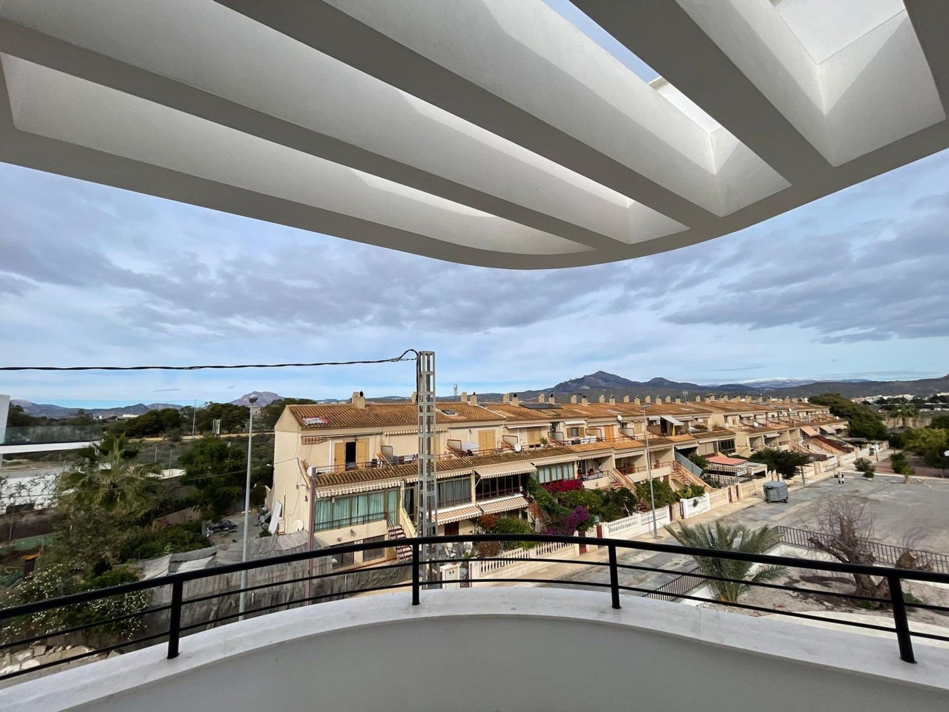 Villa i La Font, Alicante, Spanien 4 sovrum, 500 kvm. Nr. 165595