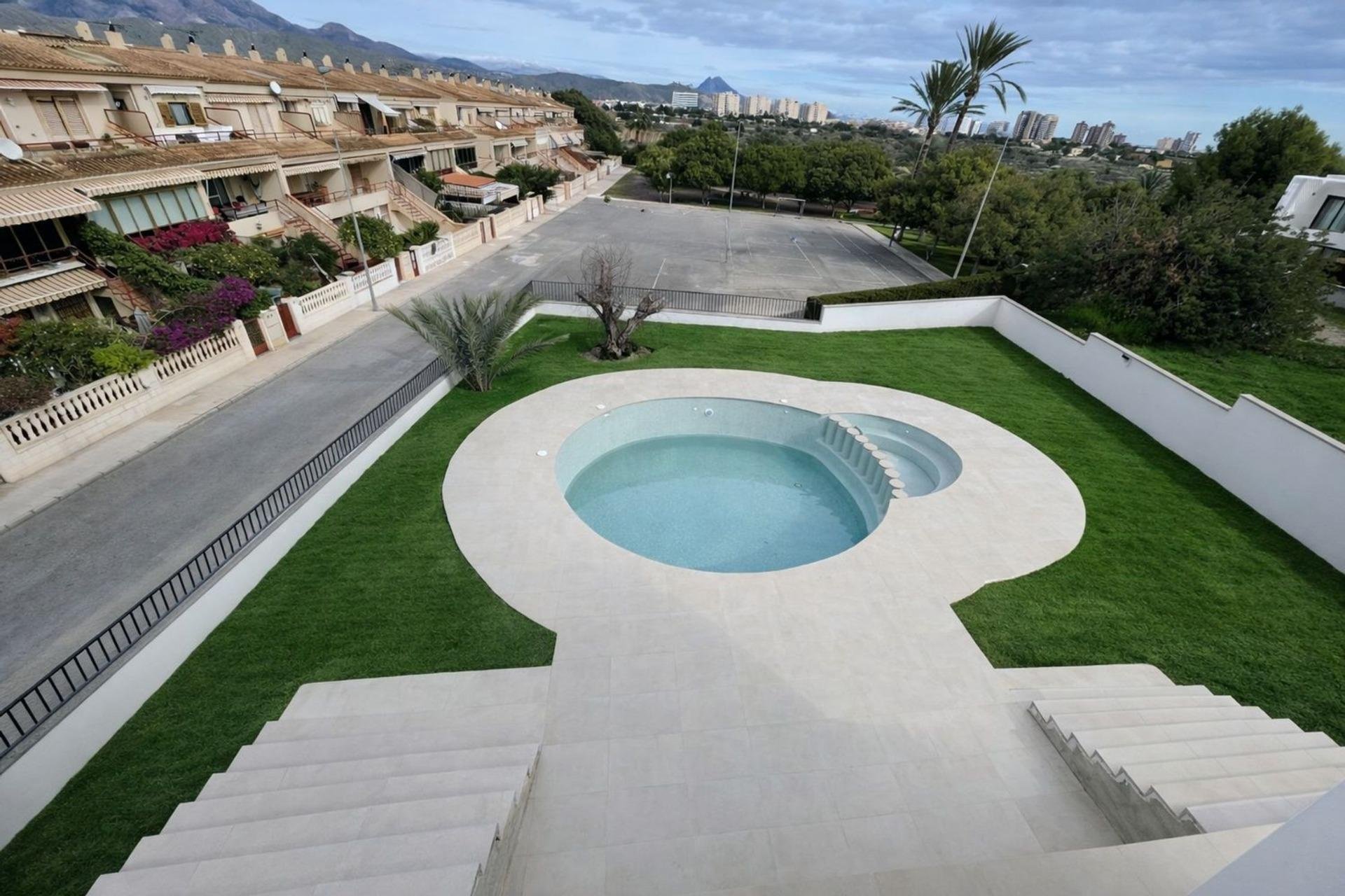 Villa i La Font, Alicante, Spanien 4 sovrum, 500 kvm. Nr. 165595