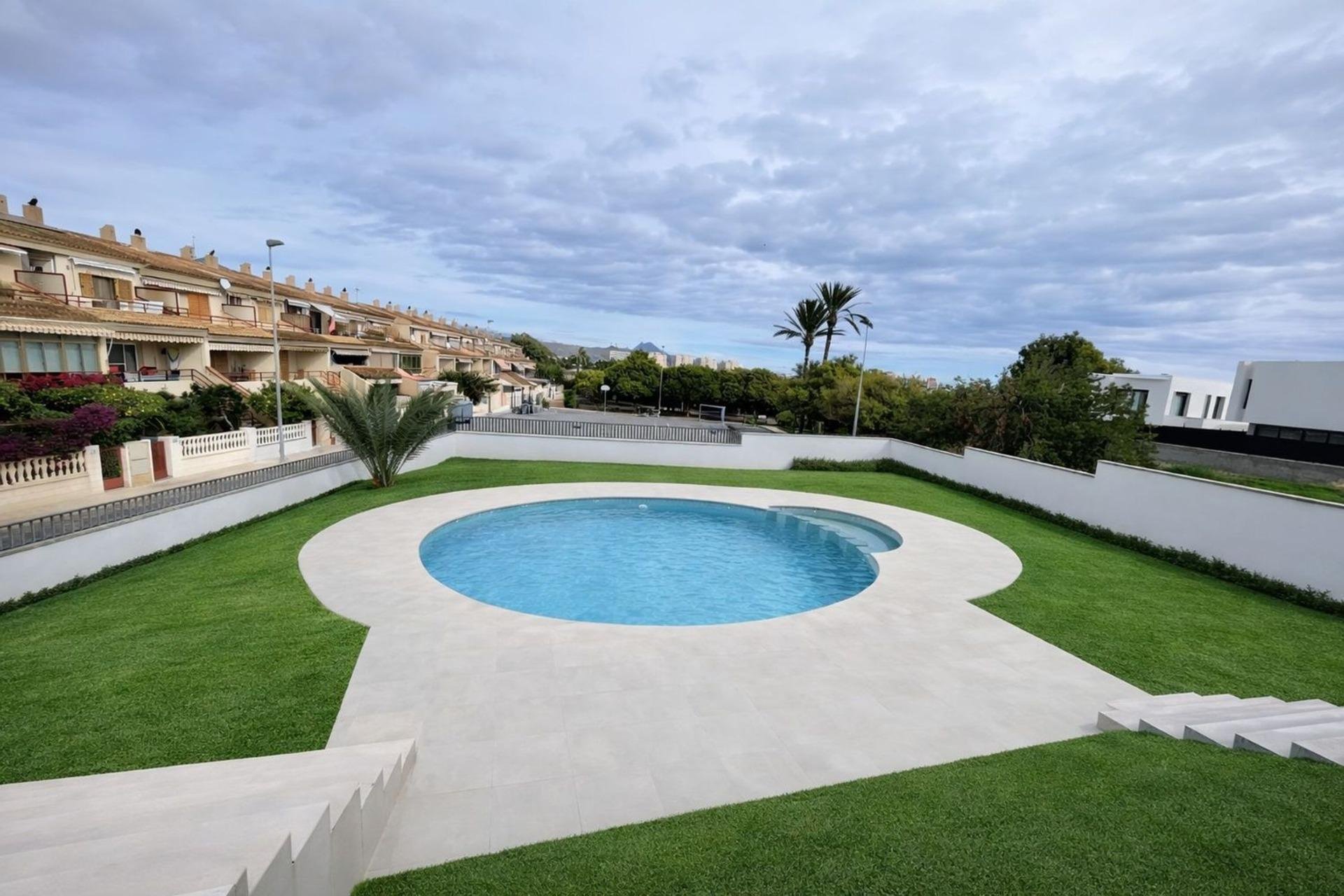 Villa i La Font, Alicante, Spanien 4 sovrum, 500 kvm. Nr. 165595