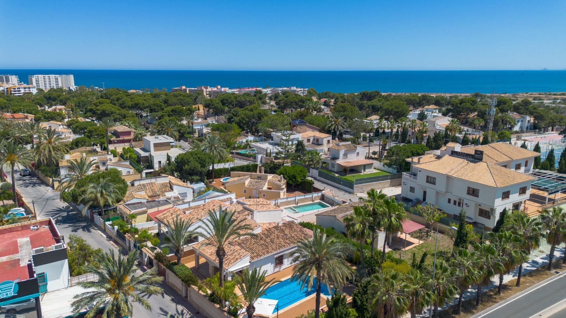 Villa Alicante, Spānijā 4 istabas, 168 m2 Nr. 165596