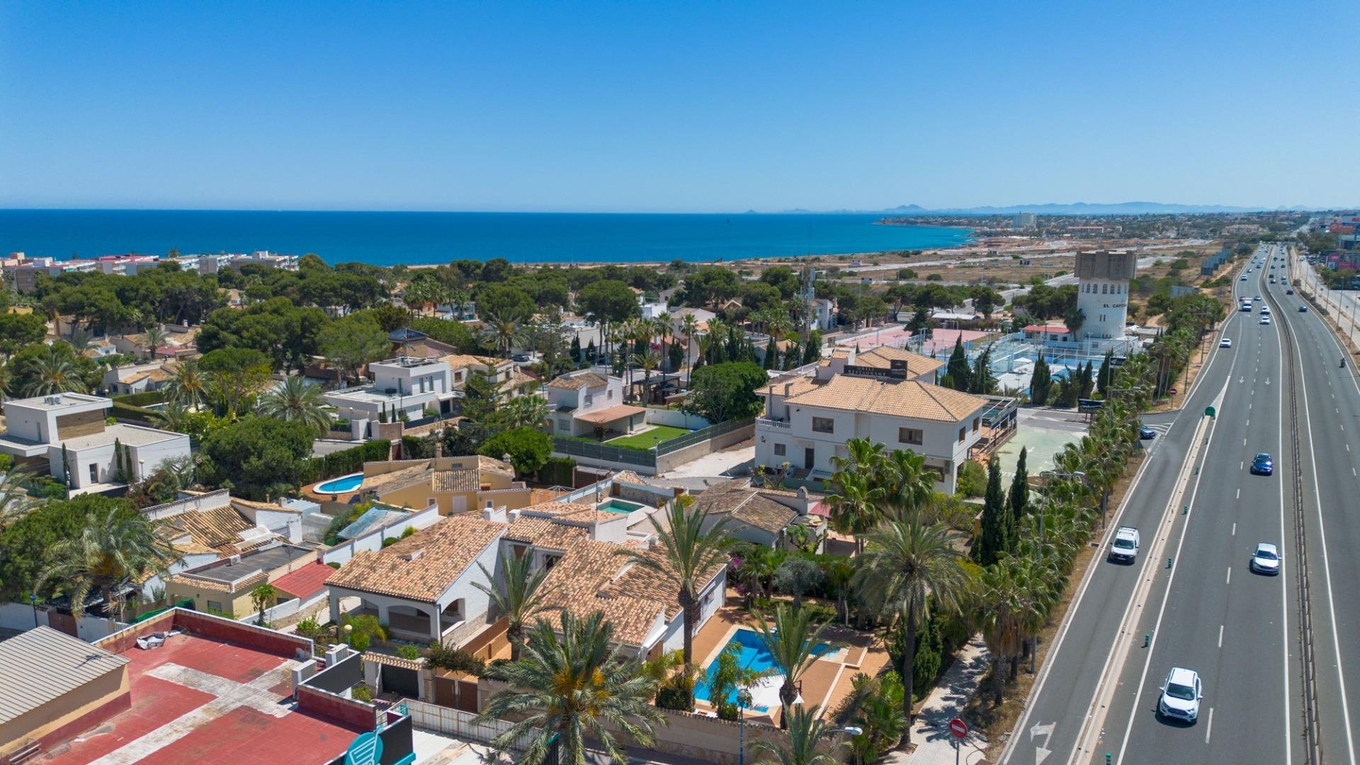 Villa Alicante, Spānijā 4 istabas, 168 m2 Nr. 165596
