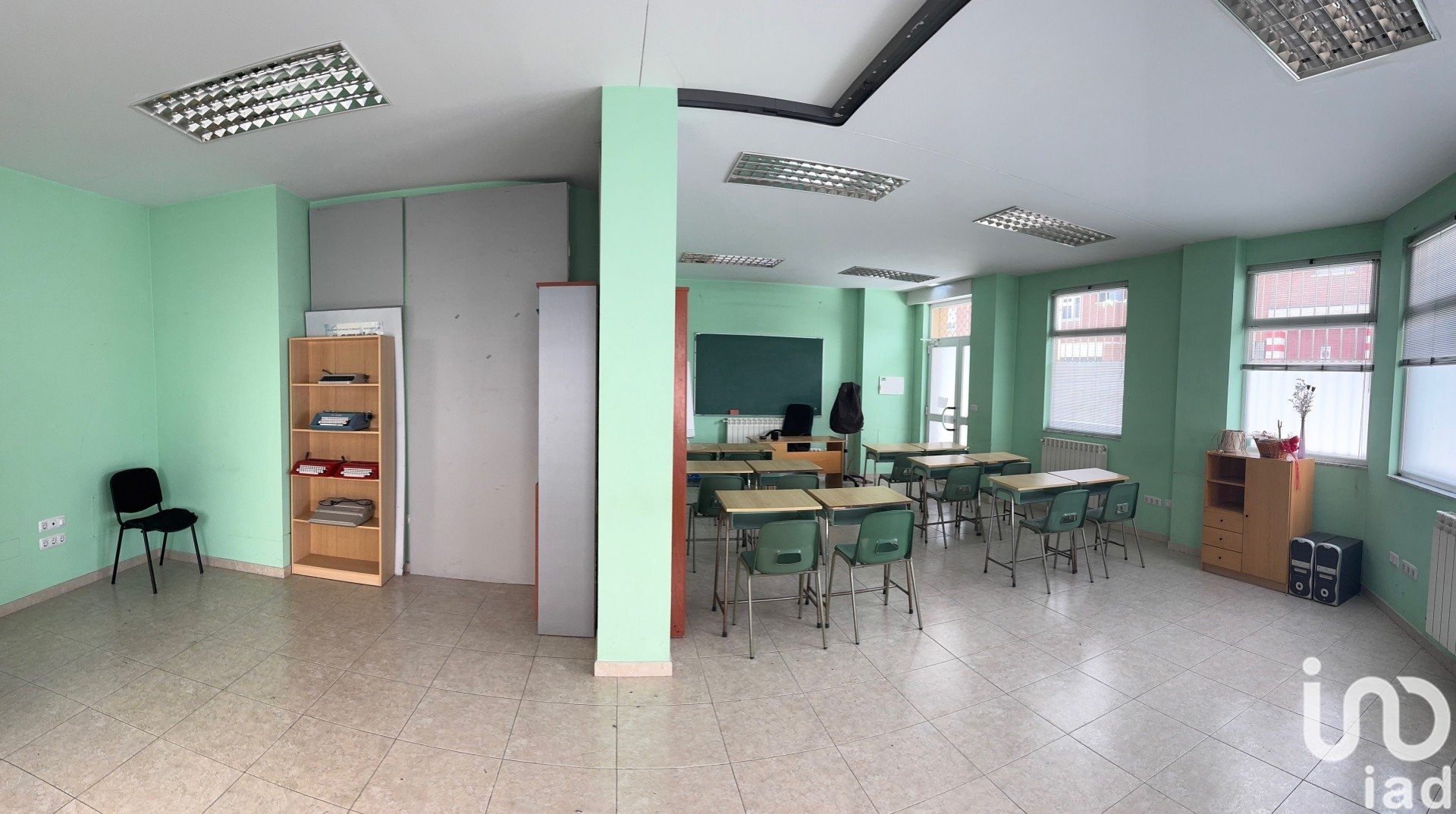 Commercial property in Leon, Spain 161 sq.m. No. 185771