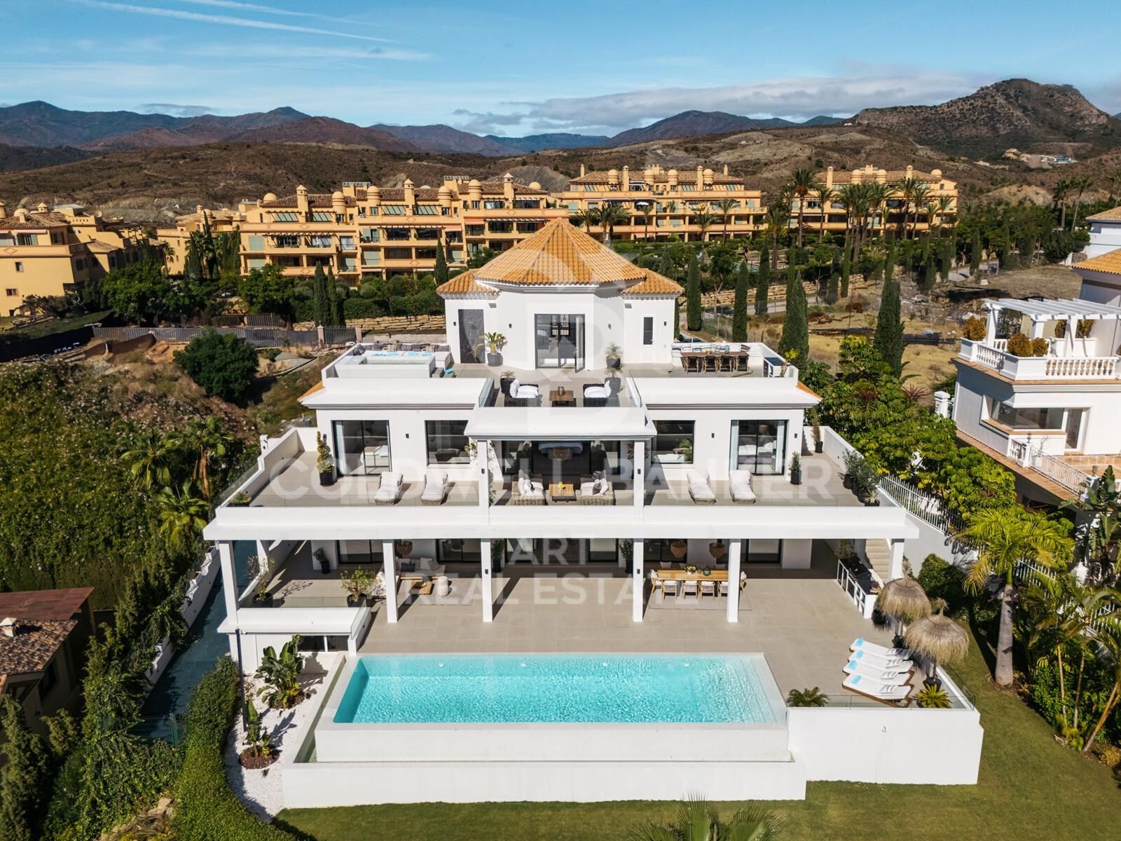 Villa a Benahavis, Malaga, Spagna 6 camere da letto, 1466 mq. N° 158899