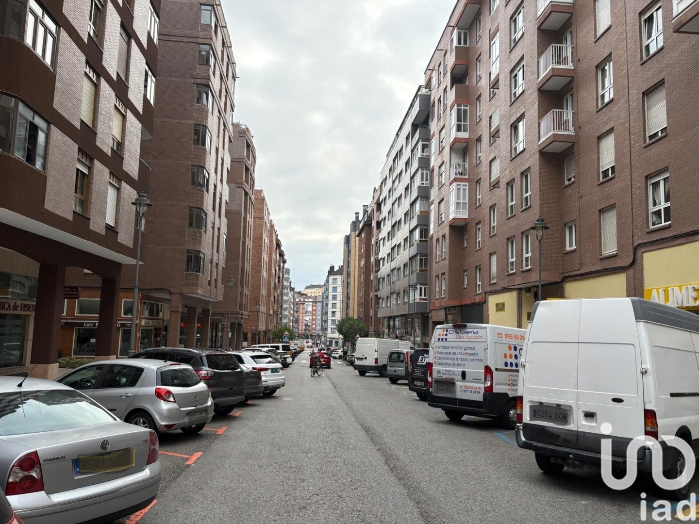 Commercial property in Aviles, Asturias, Spain 68 sq.m. No. 185642