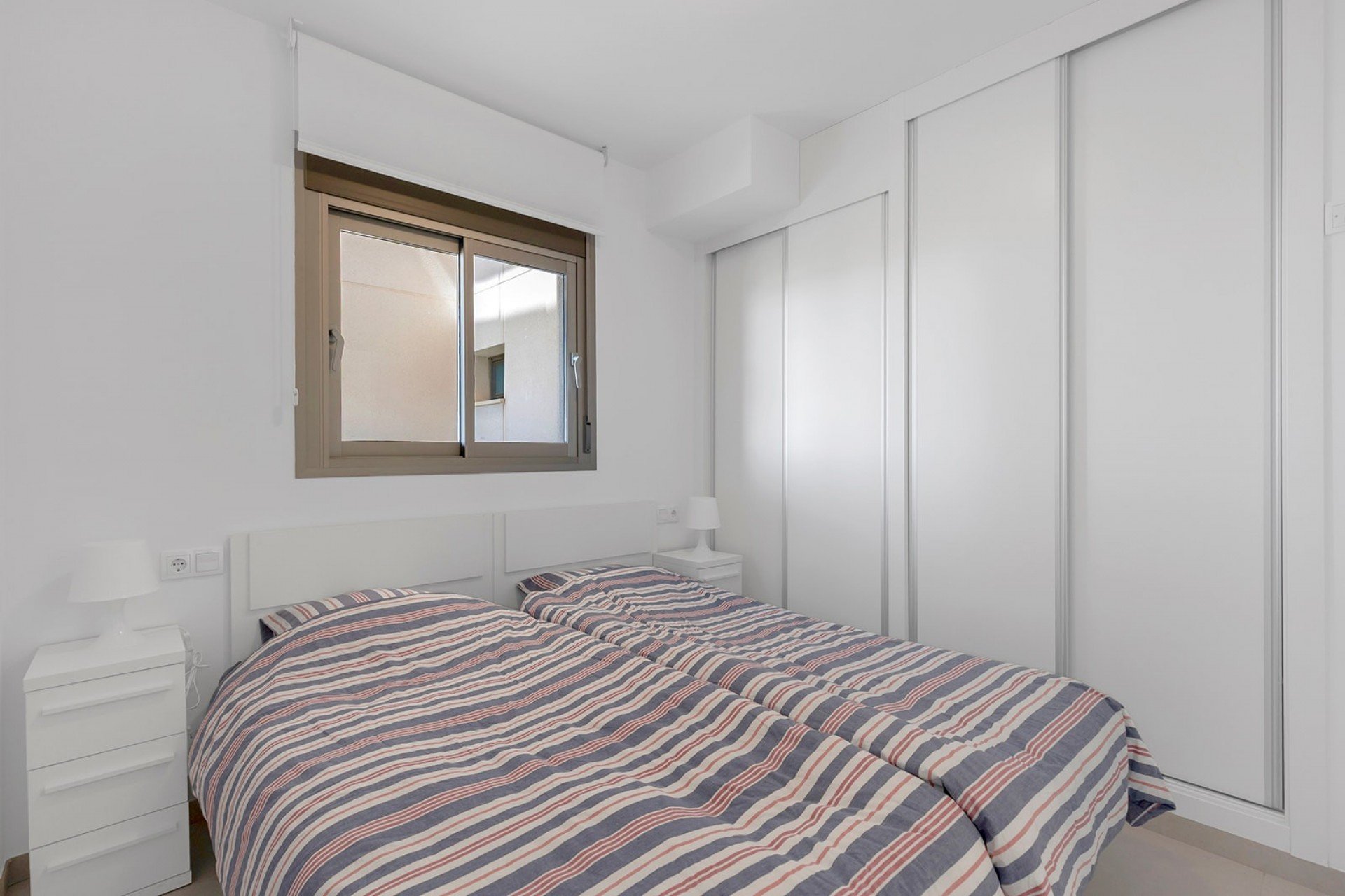 Apartamento en Alicante, España 2 dormitorios, 81 m2 No. 190132