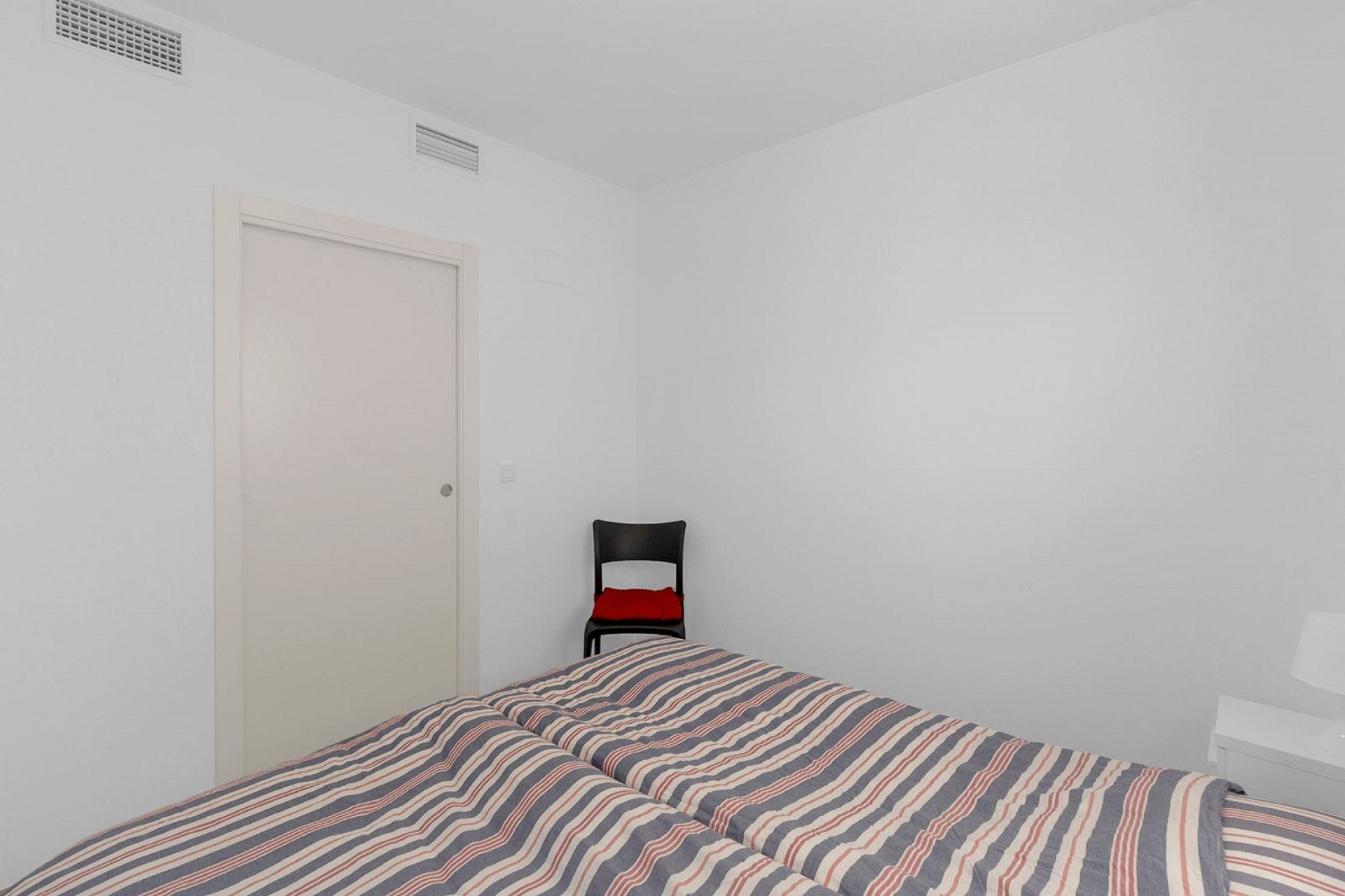 Apartamento en Alicante, España 2 dormitorios, 81 m2 No. 190132