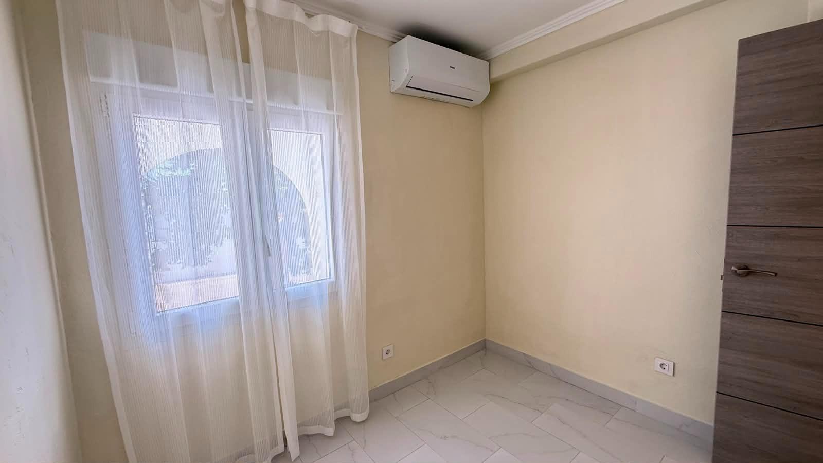 Villetta a schiera a Torrevieja, Alicante, Spagna 3 camere da letto, 70 mq. N° 190131