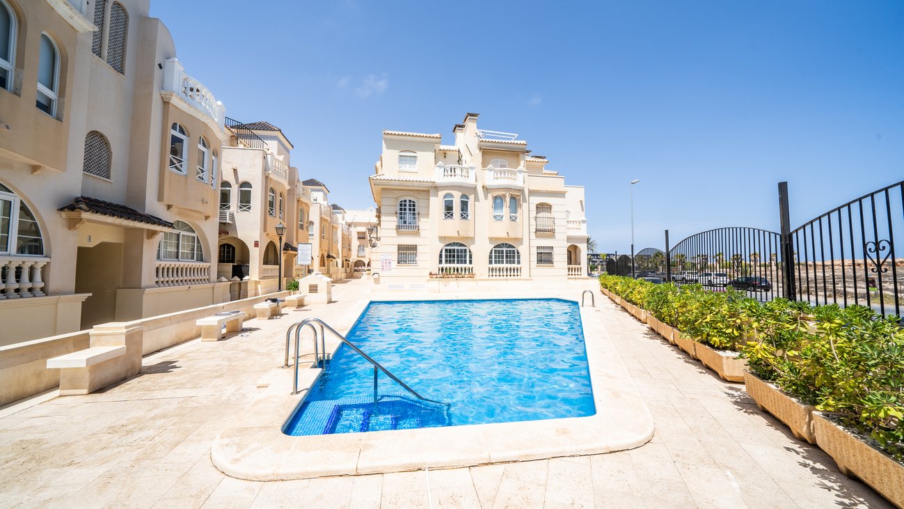 Apartamento en Torrevieja, Alicante, España 2 dormitorios, 72 m2 No. 190133