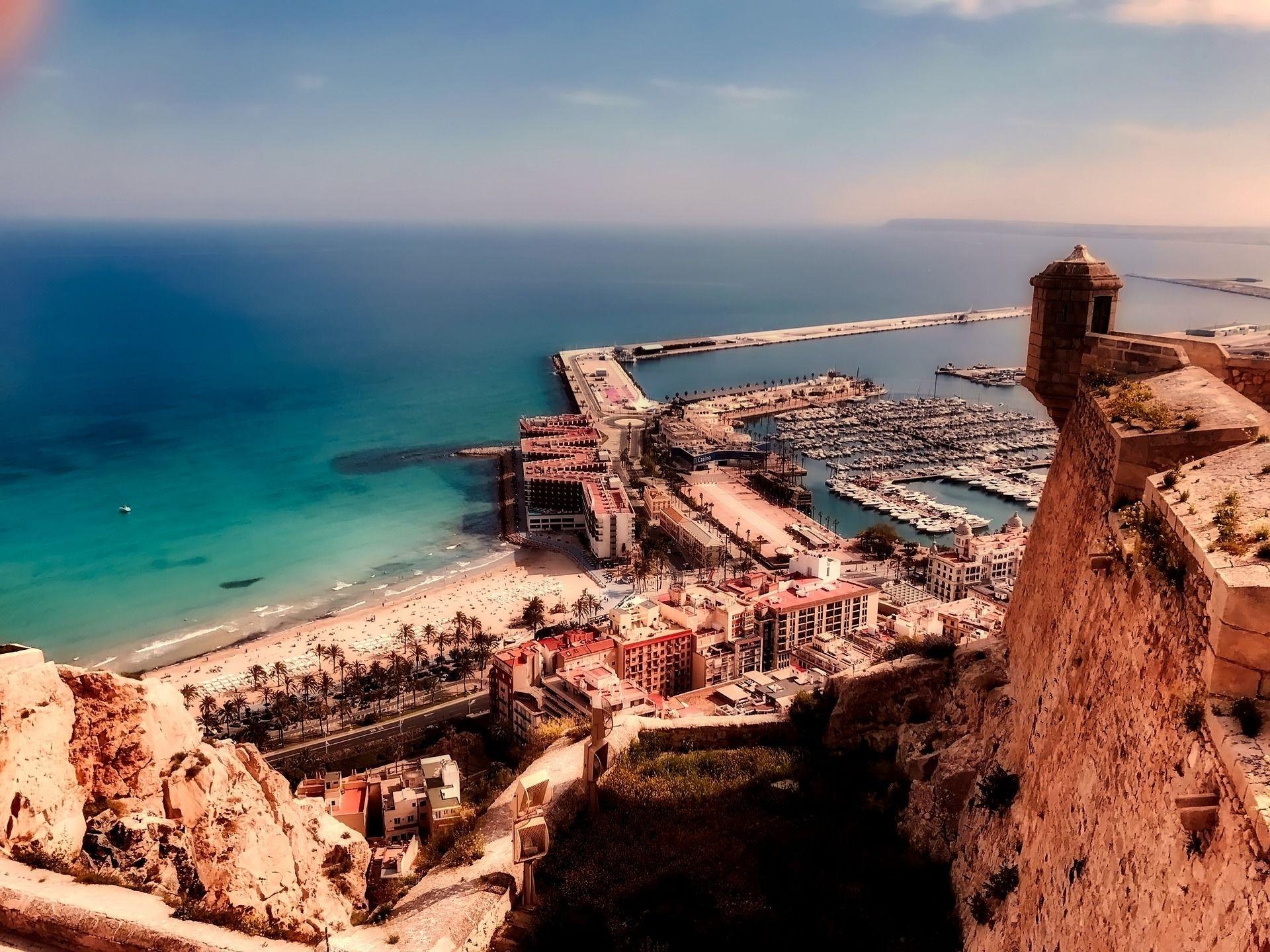 Apartment in Alicante, Spain 2 bedrooms, 74 sq.m. No. 142279