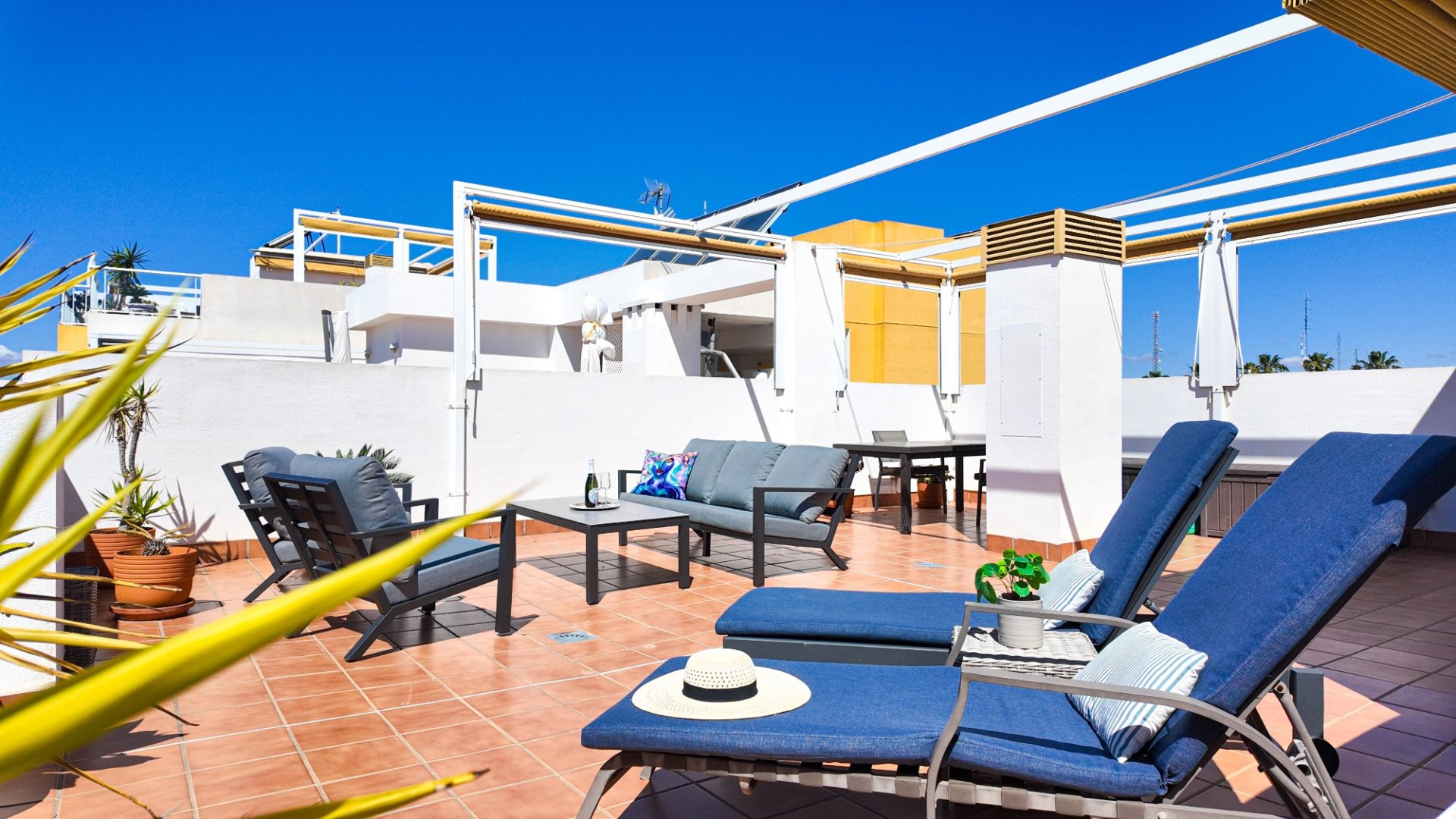 Apartment in Villamartin, Alicante, Spain 2 bedrooms, 131 sq.m. No. 189445