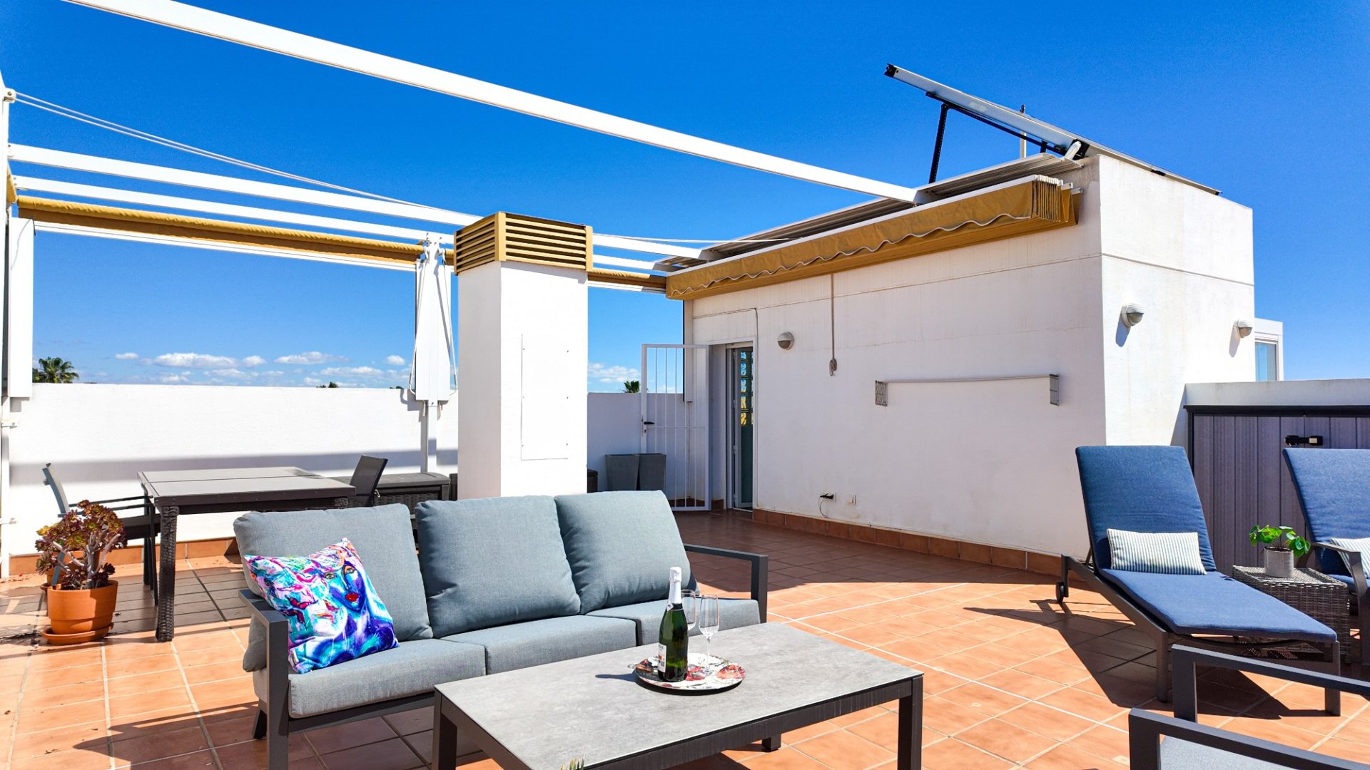 Apartment in Villamartin, Alicante, Spain 2 bedrooms, 131 sq.m. No. 189445