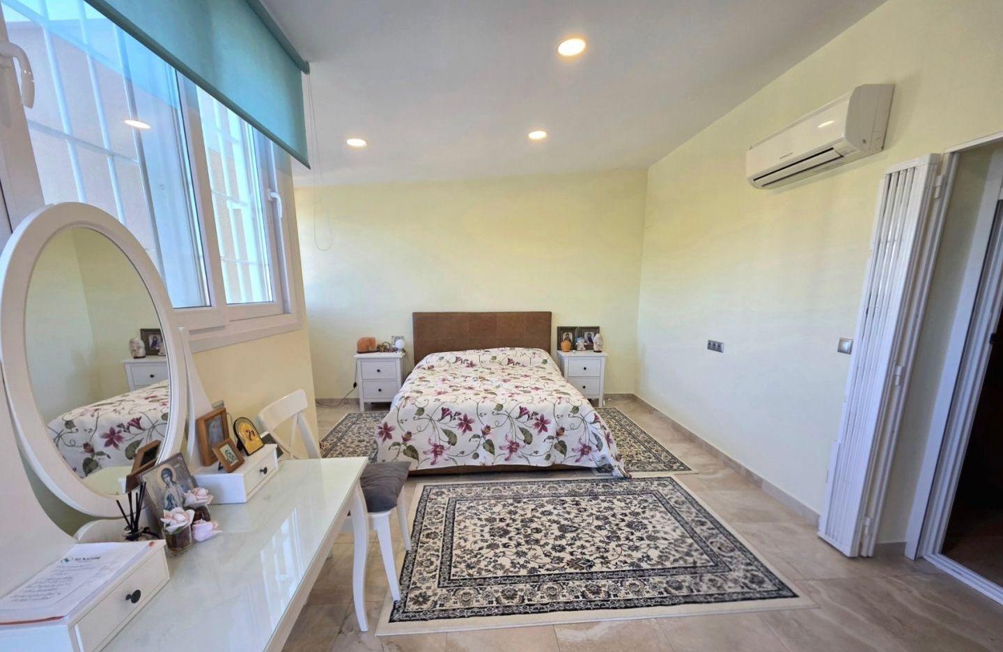 Villa in Dehesa De Campoamor, Alicante, Spain 5 bedrooms, 265 sq.m. No. 189450
