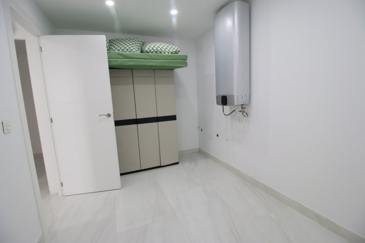 Apartment in La Torre, Alicante, Spain 4 bedrooms, 330 sq.m. No. 165071