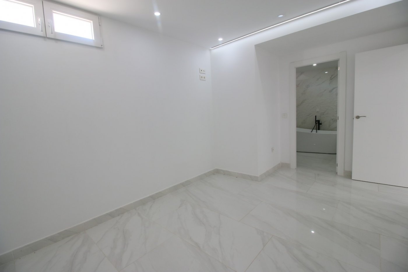 Apartment in La Torre, Alicante, Spain 4 bedrooms, 330 sq.m. No. 165071