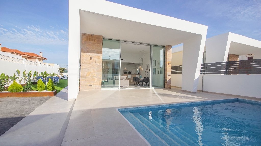 Villa en Torrevieja, Alicante, España 3 dormitorios, 117 m2 No. 144717