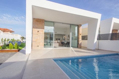 Villa en Torrevieja, Alicante, España 3 dormitorios, 117 m2 No. 144717