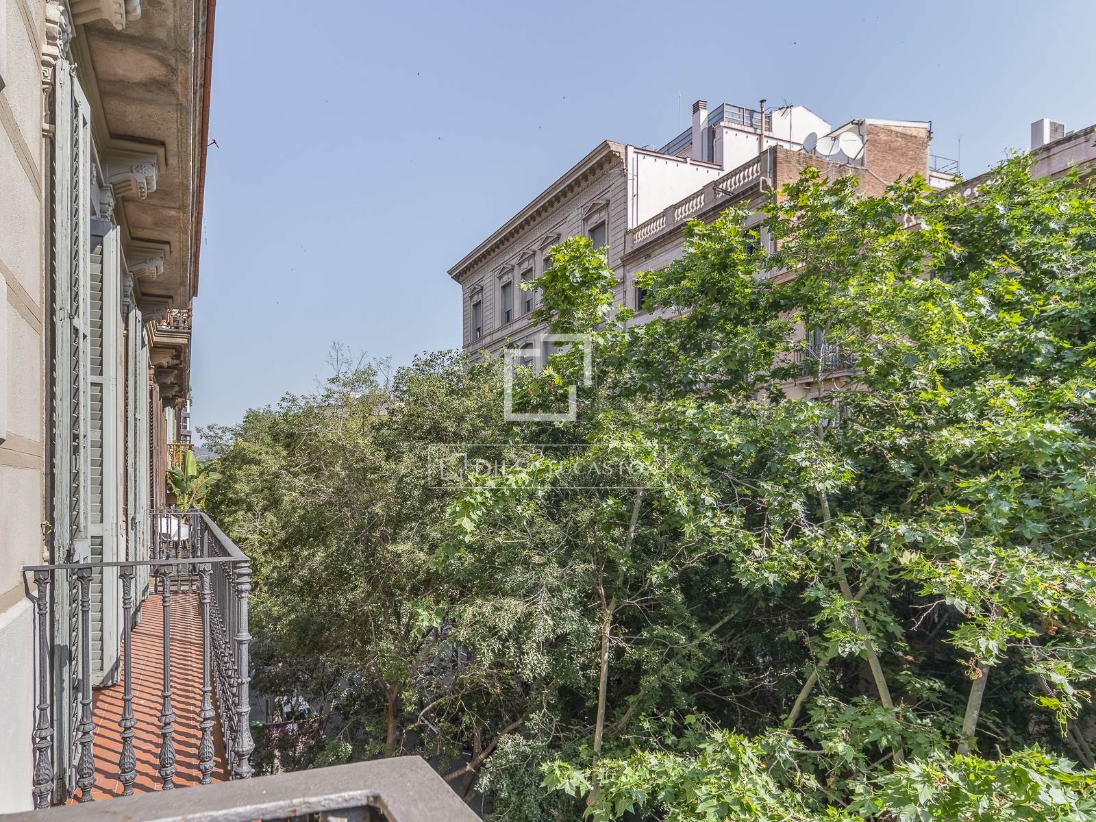 Apartamento en Barcelona, España 3 dormitorios, 156 m2 No. 168934
