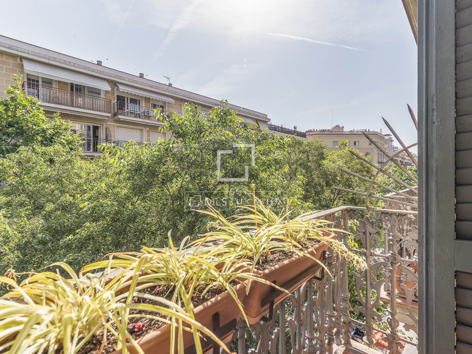 Apartamento en Barcelona, España 3 dormitorios, 156 m2 No. 168934