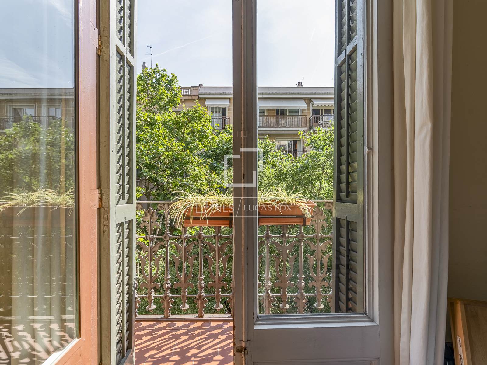Apartamento en Barcelona, España 3 dormitorios, 156 m2 No. 168934
