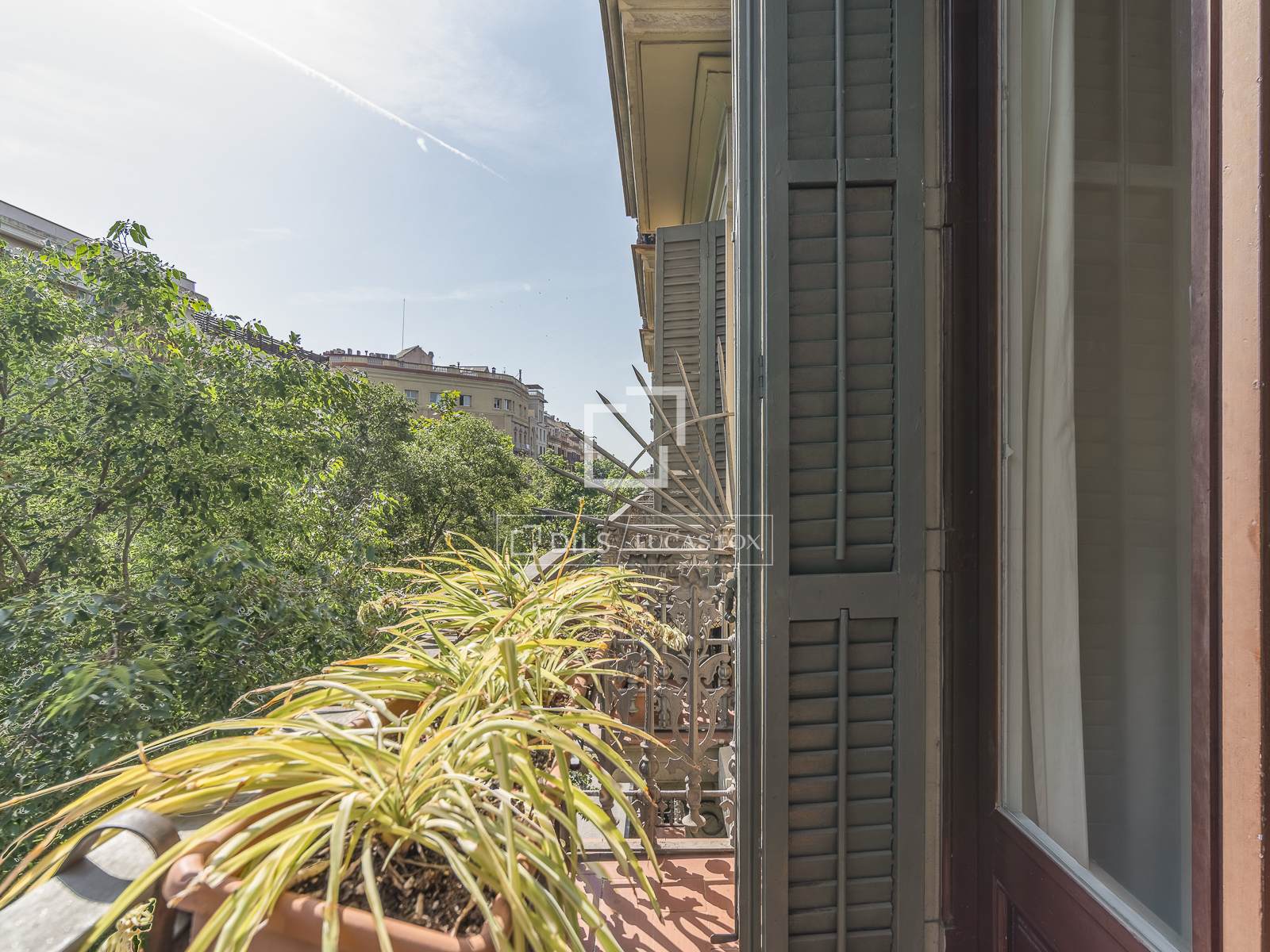 Apartamento en Barcelona, España 3 dormitorios, 156 m2 No. 168934