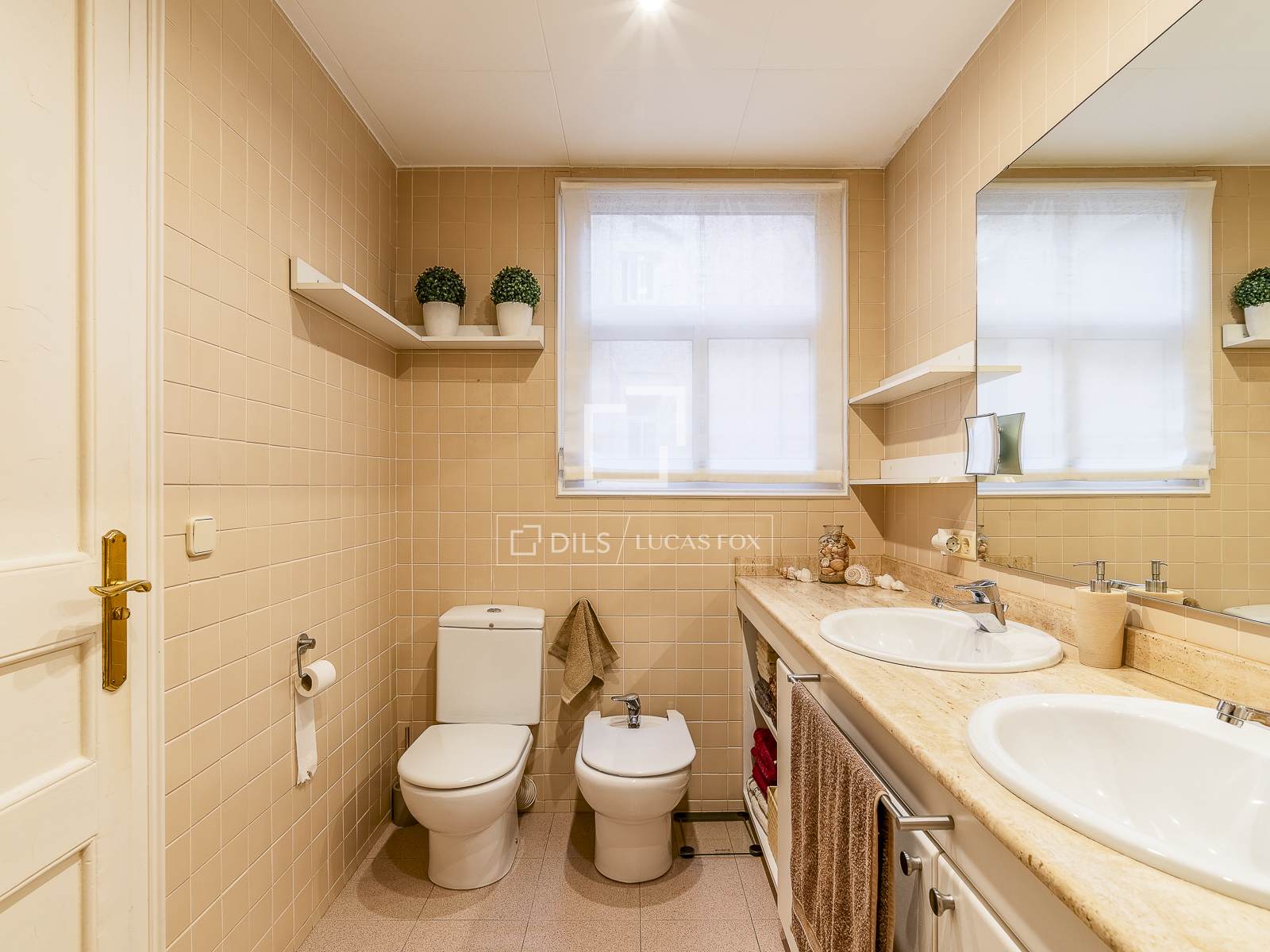 Apartamento en Barcelona, España 3 dormitorios, 156 m2 No. 168934