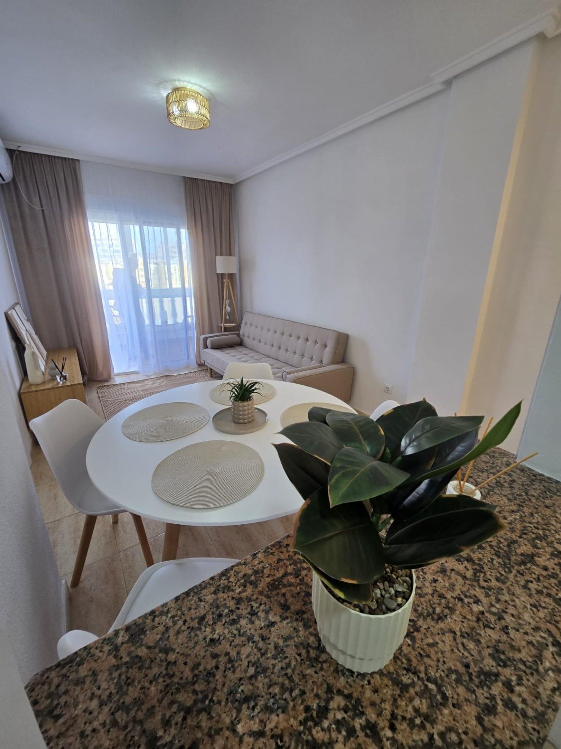 Wohnung in Torrevieja, Alicante, Spanien 1 Schlafzimmer, 59 m2 Nr. 195471