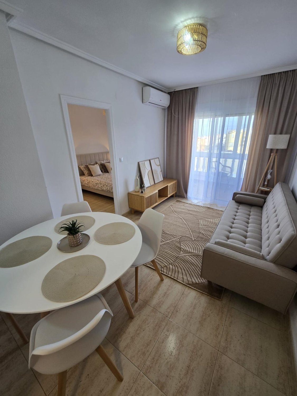 Wohnung in Torrevieja, Alicante, Spanien 1 Schlafzimmer, 59 m2 Nr. 195471