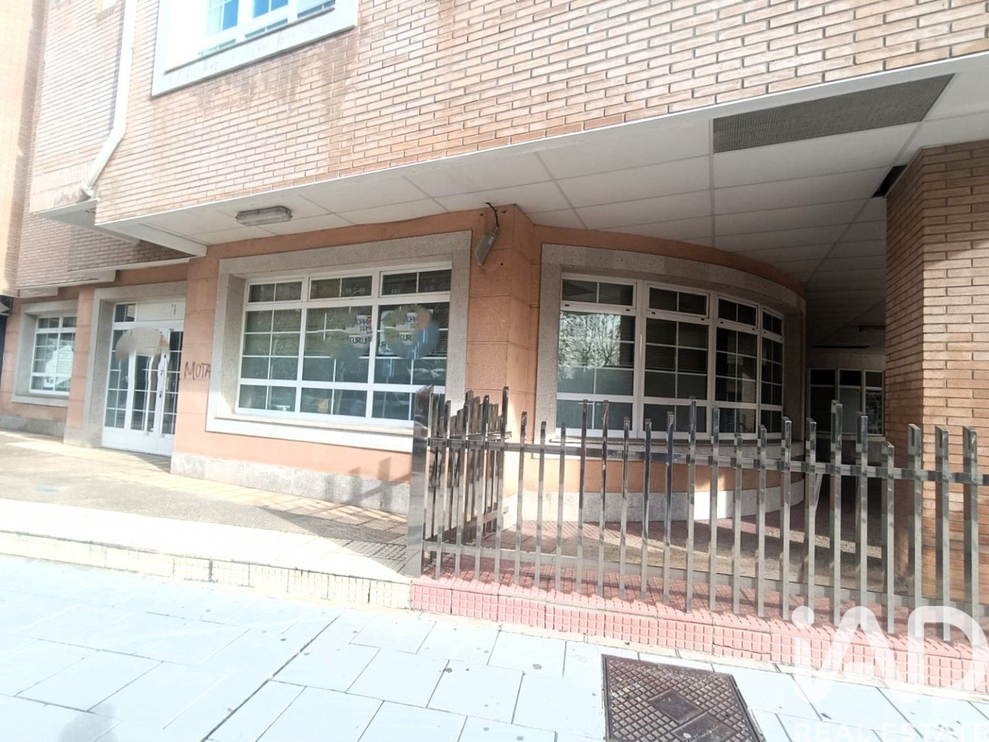 Commercial property à Leon, Espagne 3 chambres, 215 m2 No. 172457