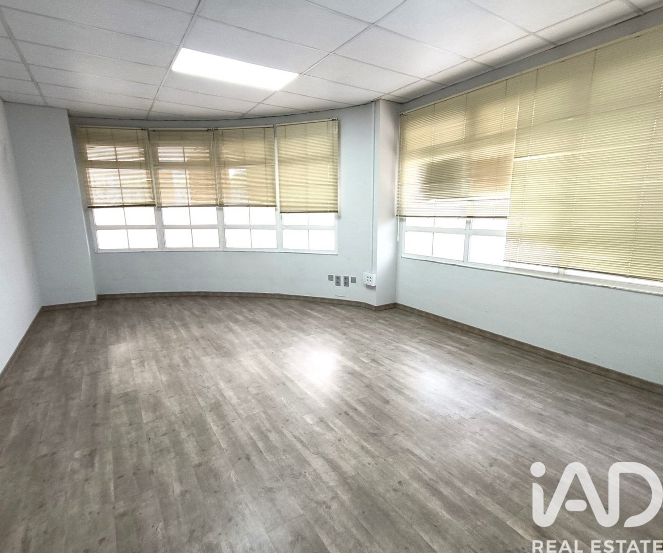 Commercial property à Leon, Espagne 3 chambres, 215 m2 No. 172457