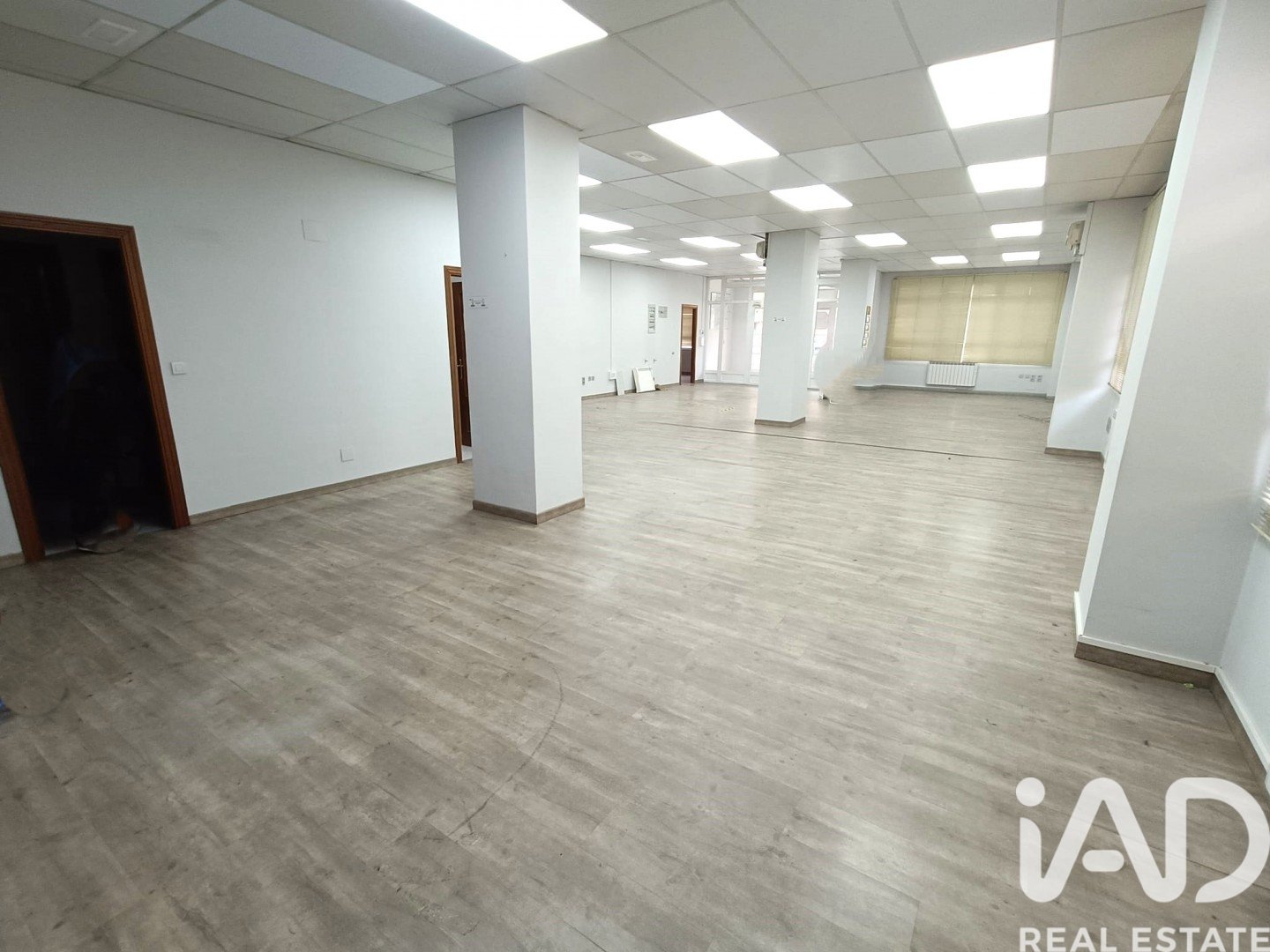 Commercial property à Leon, Espagne 3 chambres, 215 m2 No. 172457