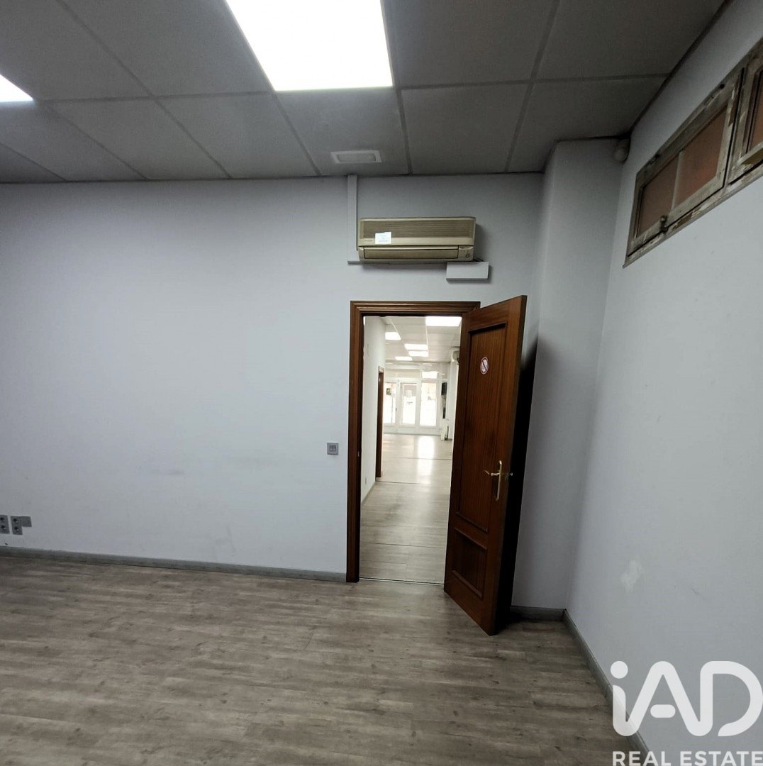 Commercial property à Leon, Espagne 3 chambres, 215 m2 No. 172457