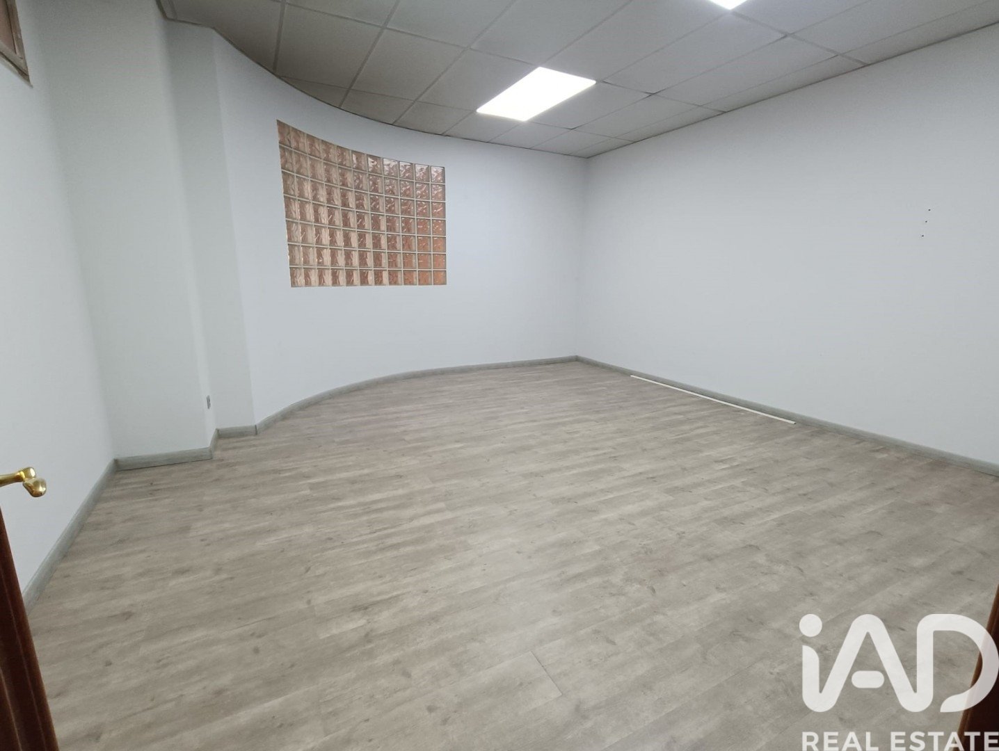Commercial property à Leon, Espagne 3 chambres, 215 m2 No. 172457