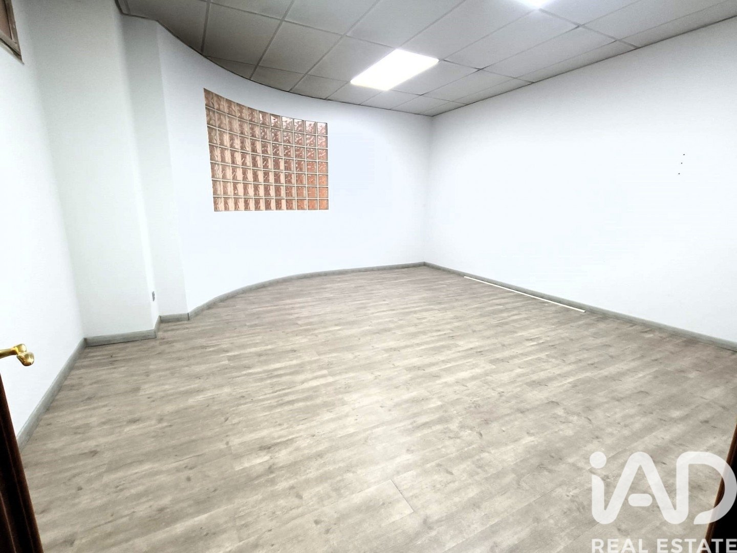 Commercial property à Leon, Espagne 3 chambres, 215 m2 No. 172457