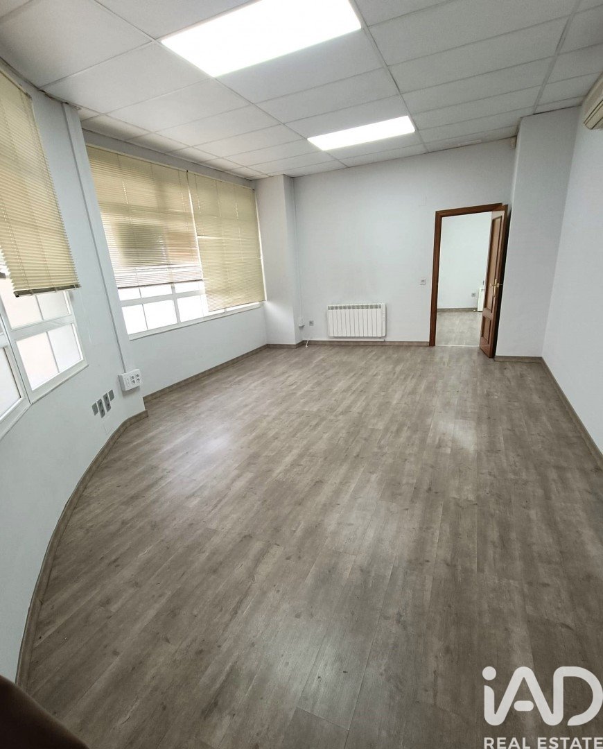 Commercial property à Leon, Espagne 3 chambres, 215 m2 No. 172457
