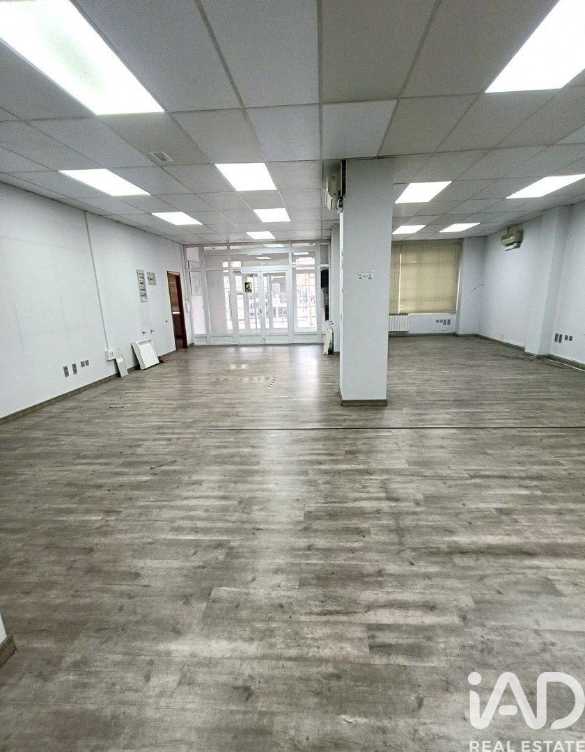 Commercial property à Leon, Espagne 3 chambres, 215 m2 No. 172457