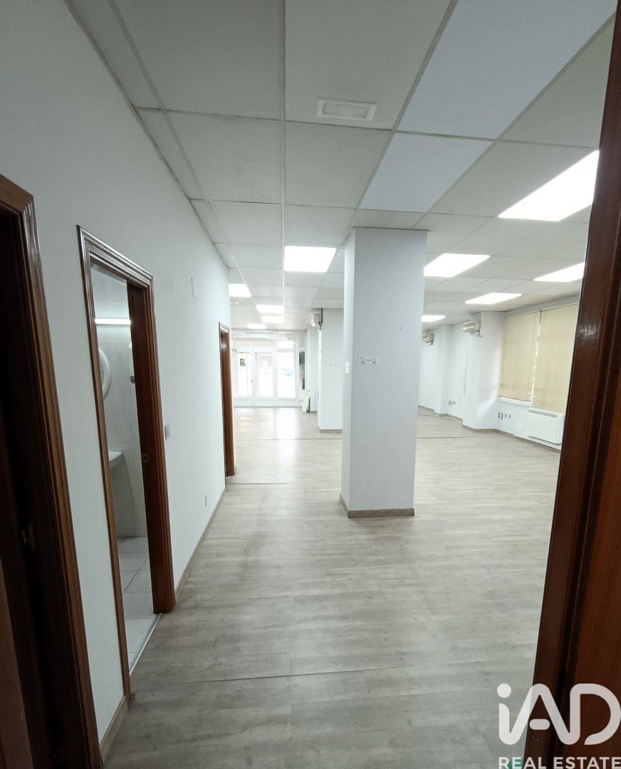 Commercial property à Leon, Espagne 3 chambres, 215 m2 No. 172457