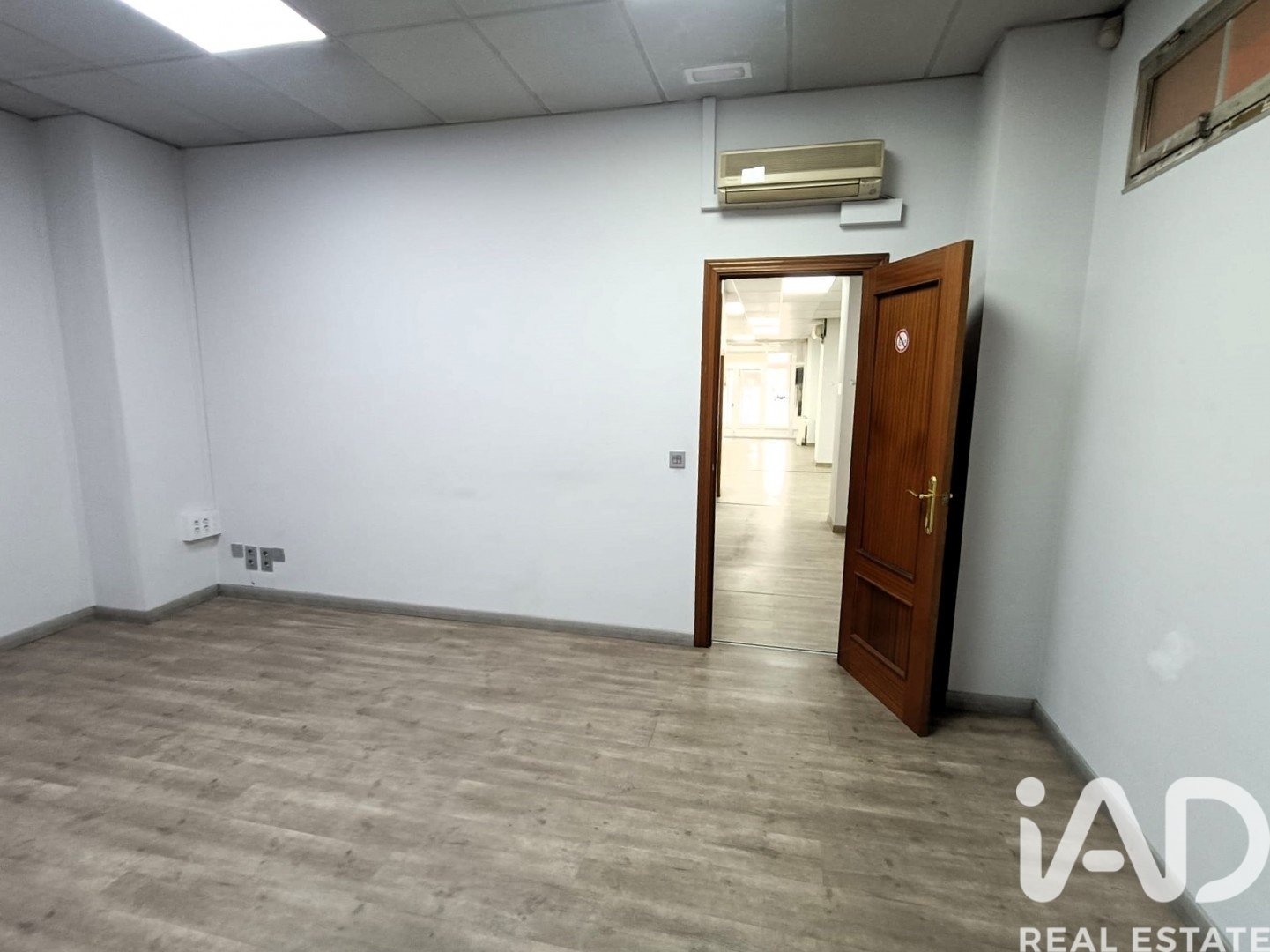 Commercial property à Leon, Espagne 3 chambres, 215 m2 No. 172457