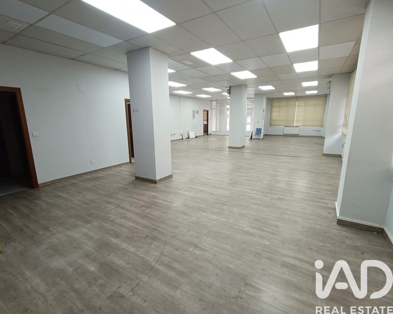 Commercial property à Leon, Espagne 3 chambres, 215 m2 No. 172457