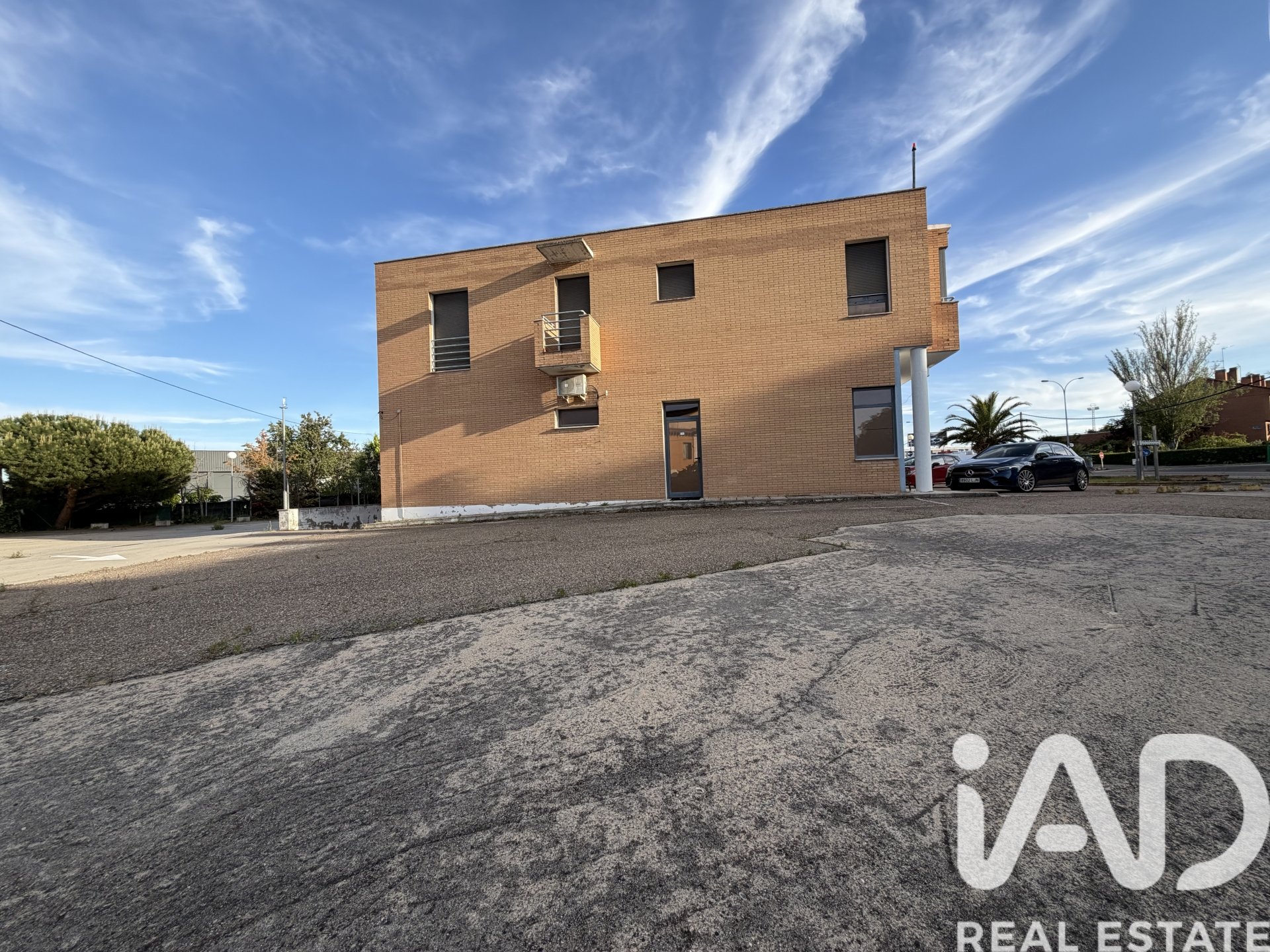 Commercial property in Medina del Campo, Valladolid, Spain 1037 sq.m. No. 172168