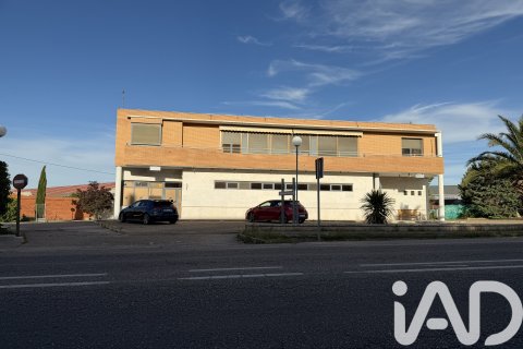Liikekiinteistö Medina del Campo, Valladolid, Espanja 1037 m2 No. 172168