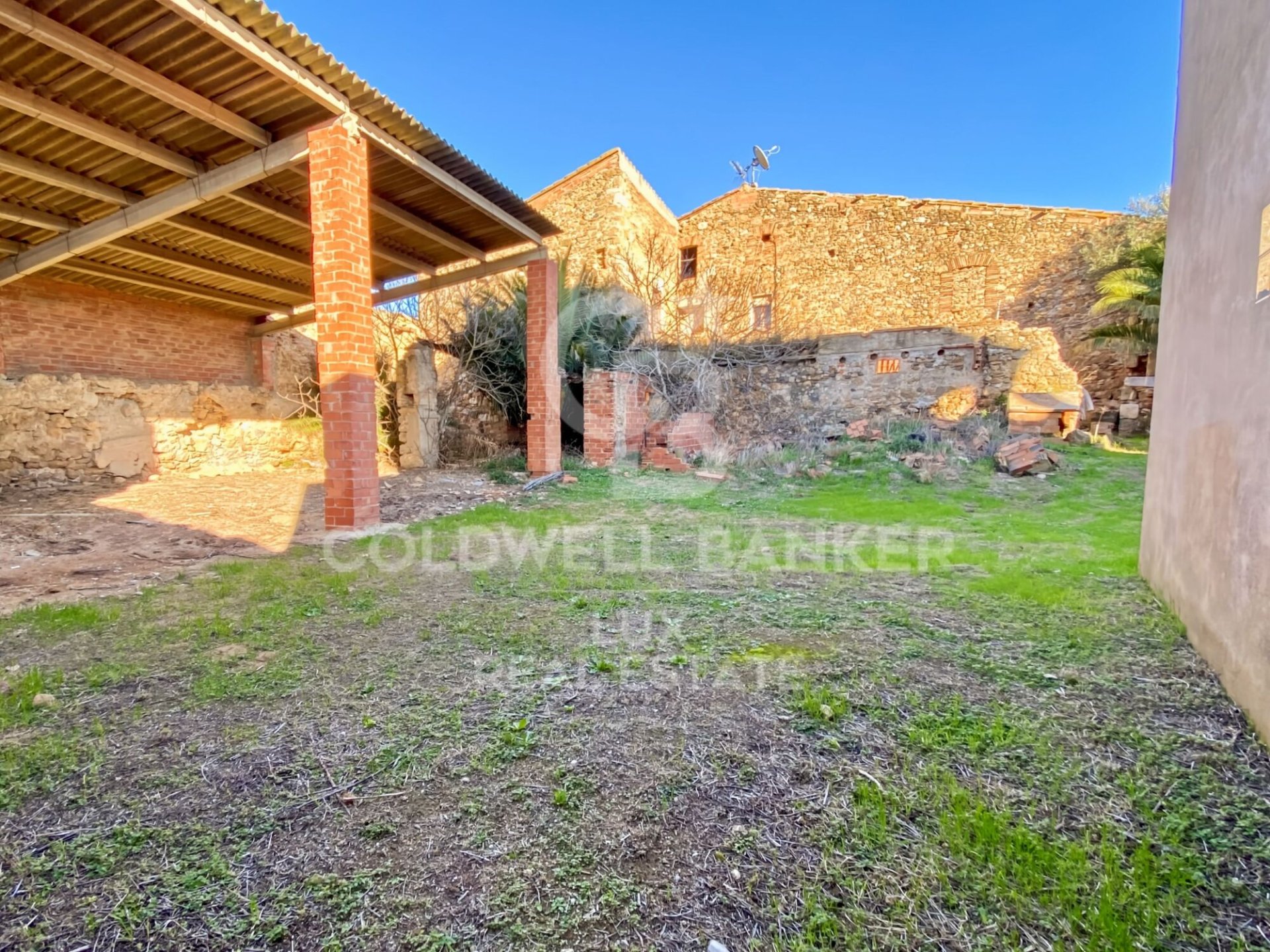 Dom w Girona, Hiszpania 6 sypialni, 900 mkw. nr 159721