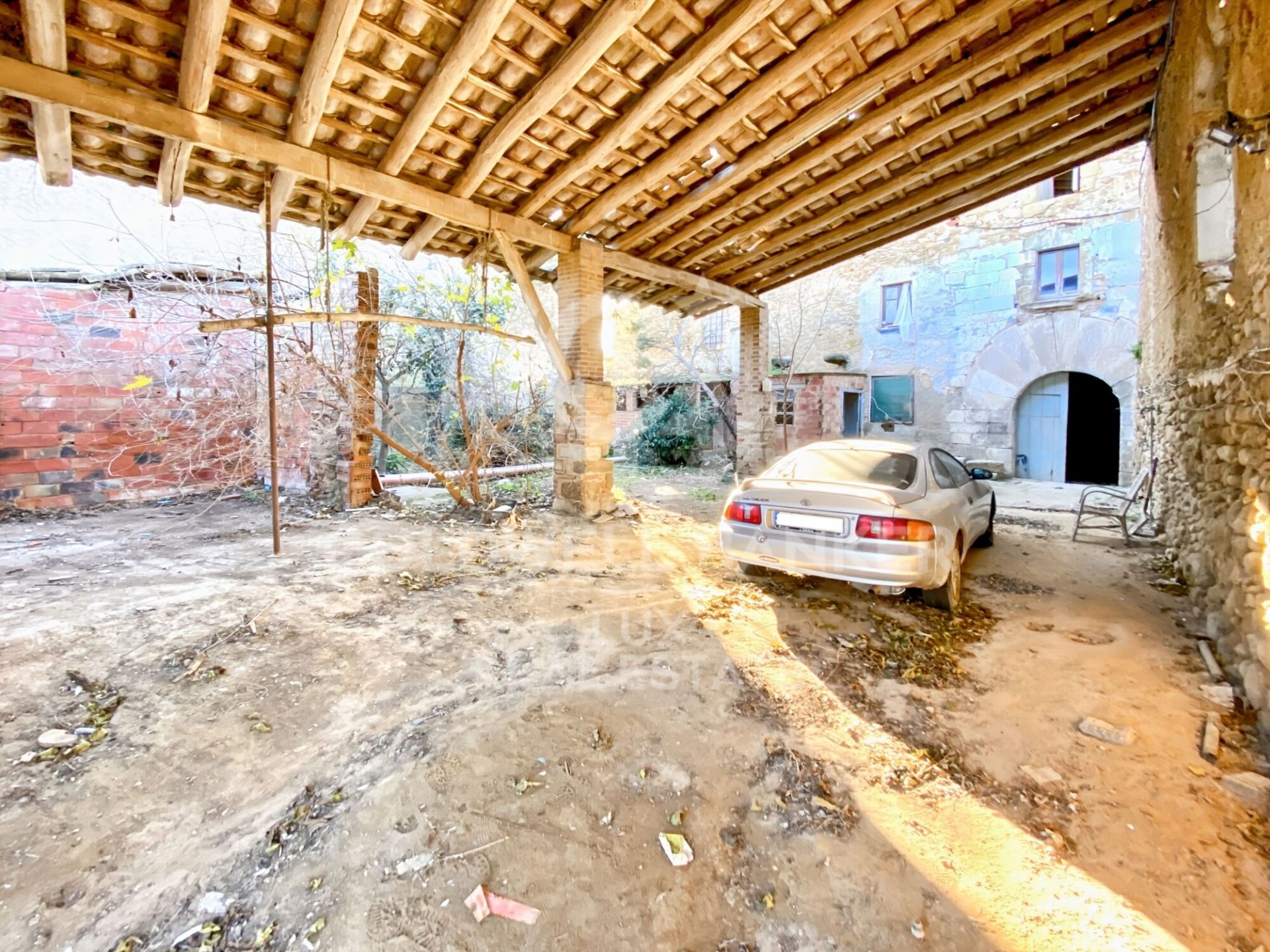 Dom w Girona, Hiszpania 6 sypialni, 900 mkw. nr 159721