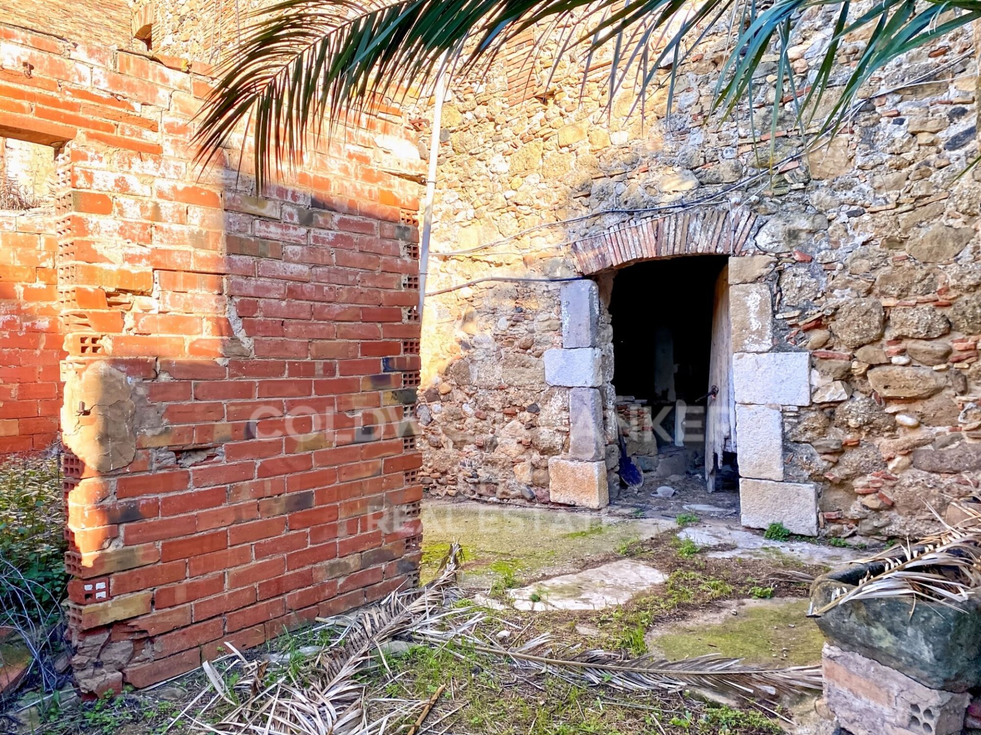 Dom w Girona, Hiszpania 6 sypialni, 900 mkw. nr 159721