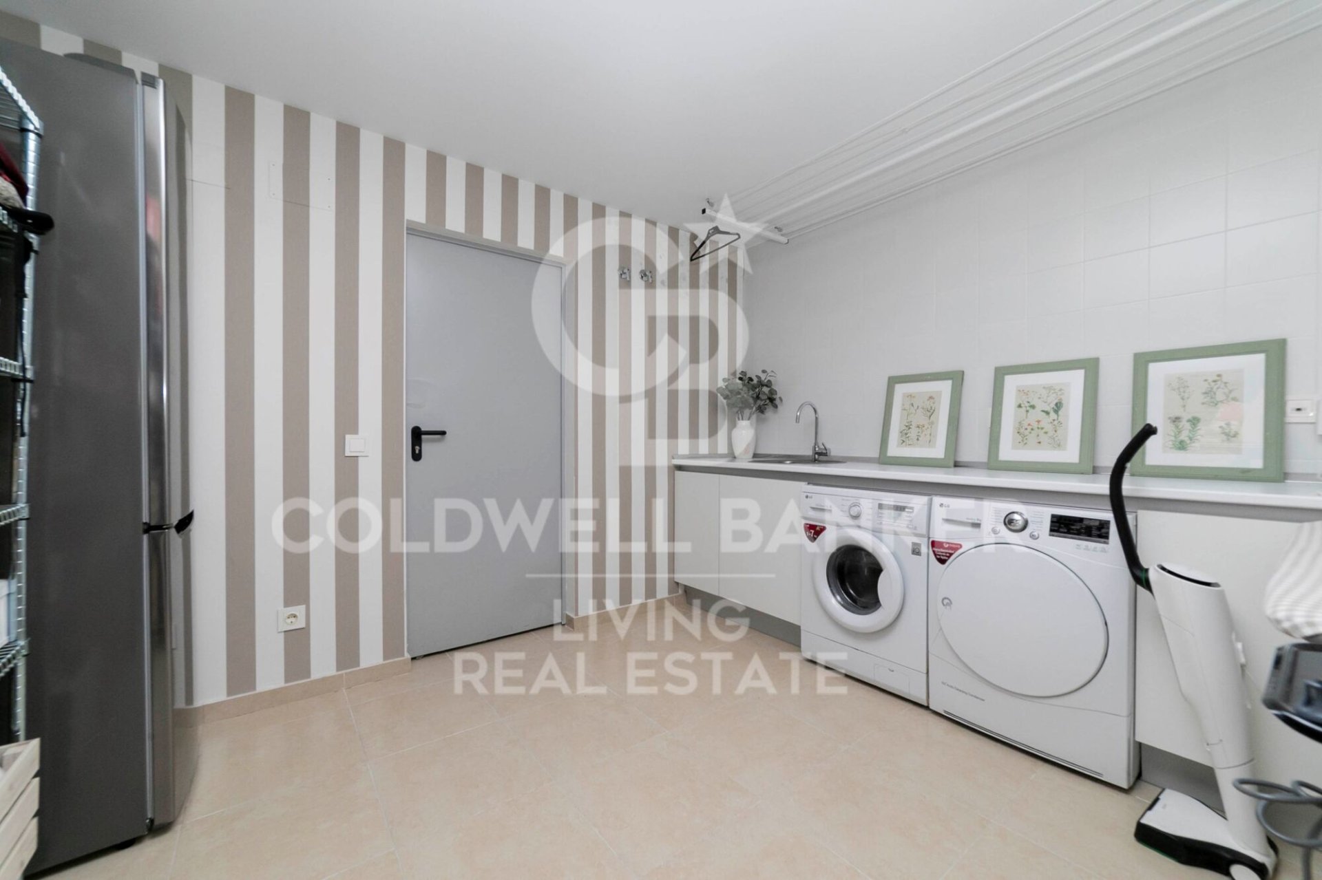 Kolmio Boadilla del Monte, Madrid, Espanja 6 makuuhuonetta, 328 m2 No. 157684