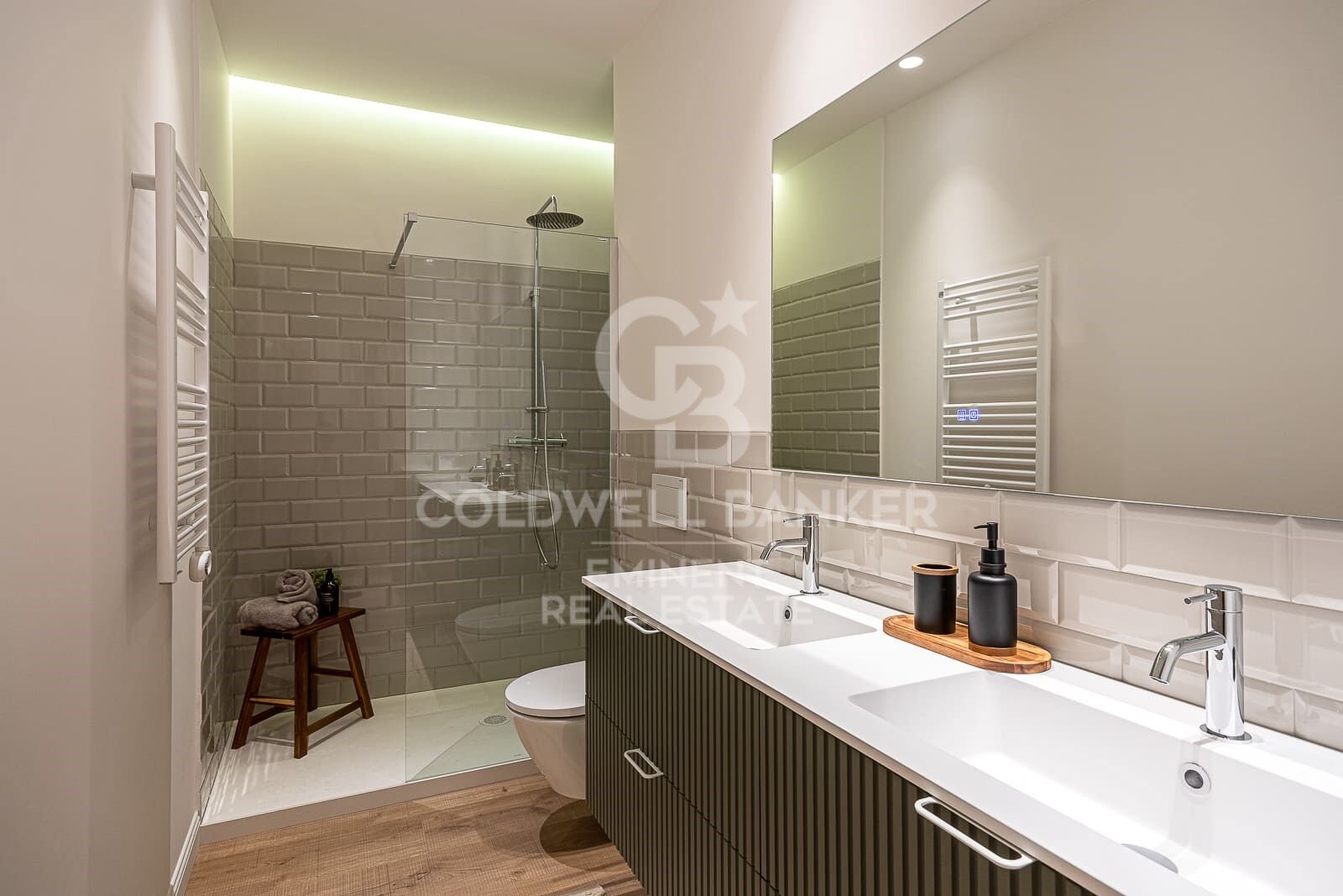 Apartamento en Barcelona, España 2 dormitorios, 137 m2 No. 157683