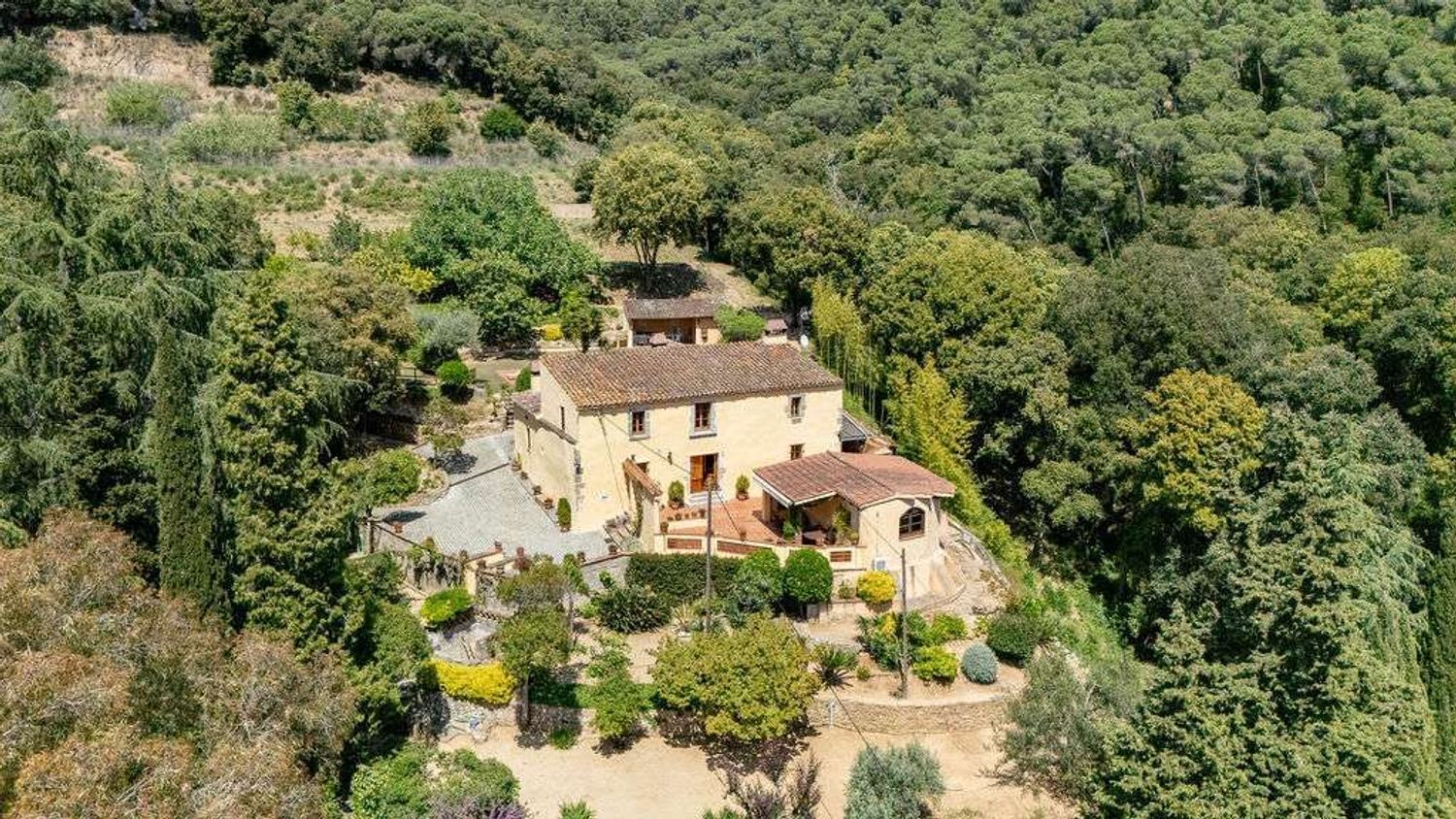 Hus i Barcelona, Spanien 8 sovrum, 649 kvm. Nr. 178329