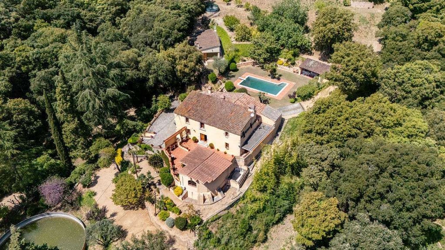 Hus i Barcelona, Spanien 8 sovrum, 649 kvm. Nr. 178329