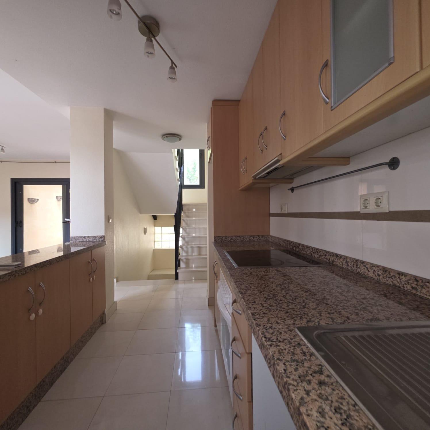 Kaupunkipientalo Villamartin, Alicante, Espanja 4 makuuhuonetta, 125 m2 No. 193396