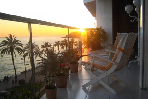 Huoneisto Lloret de Mar, Girona, Espanja 4 makuuhuonetta, 200 m2 No. 21534